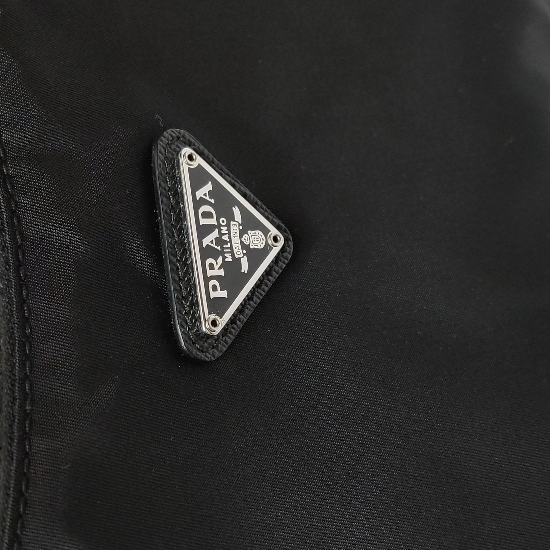 Prada Re-Edition 2000 Hobo Tessuto Mini — photo 9 of 14