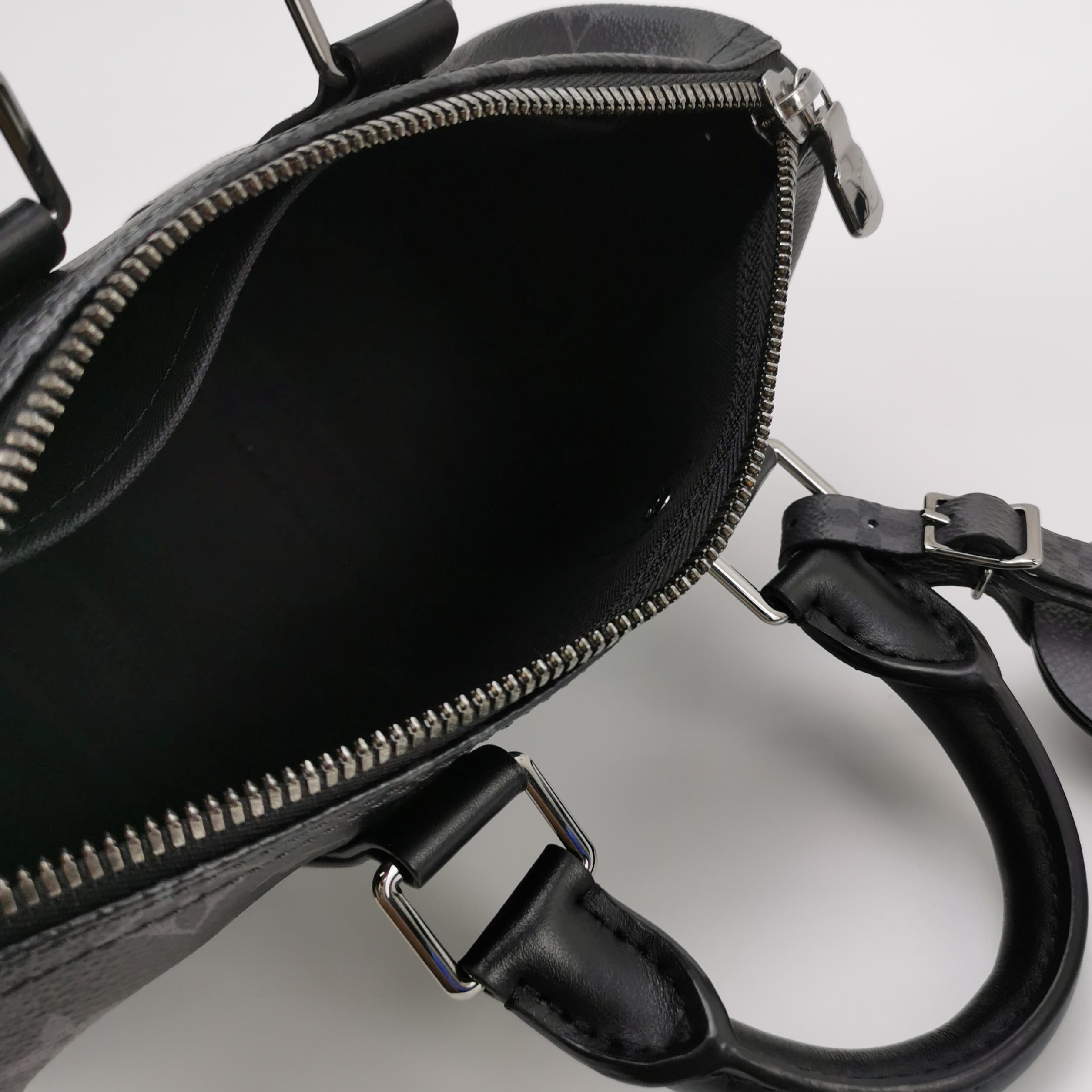 Louis Vuitton(LV) Keepall Bandouliere Bag Reverse Monogram Eclipse Canvas 25 — photo 7 of 18