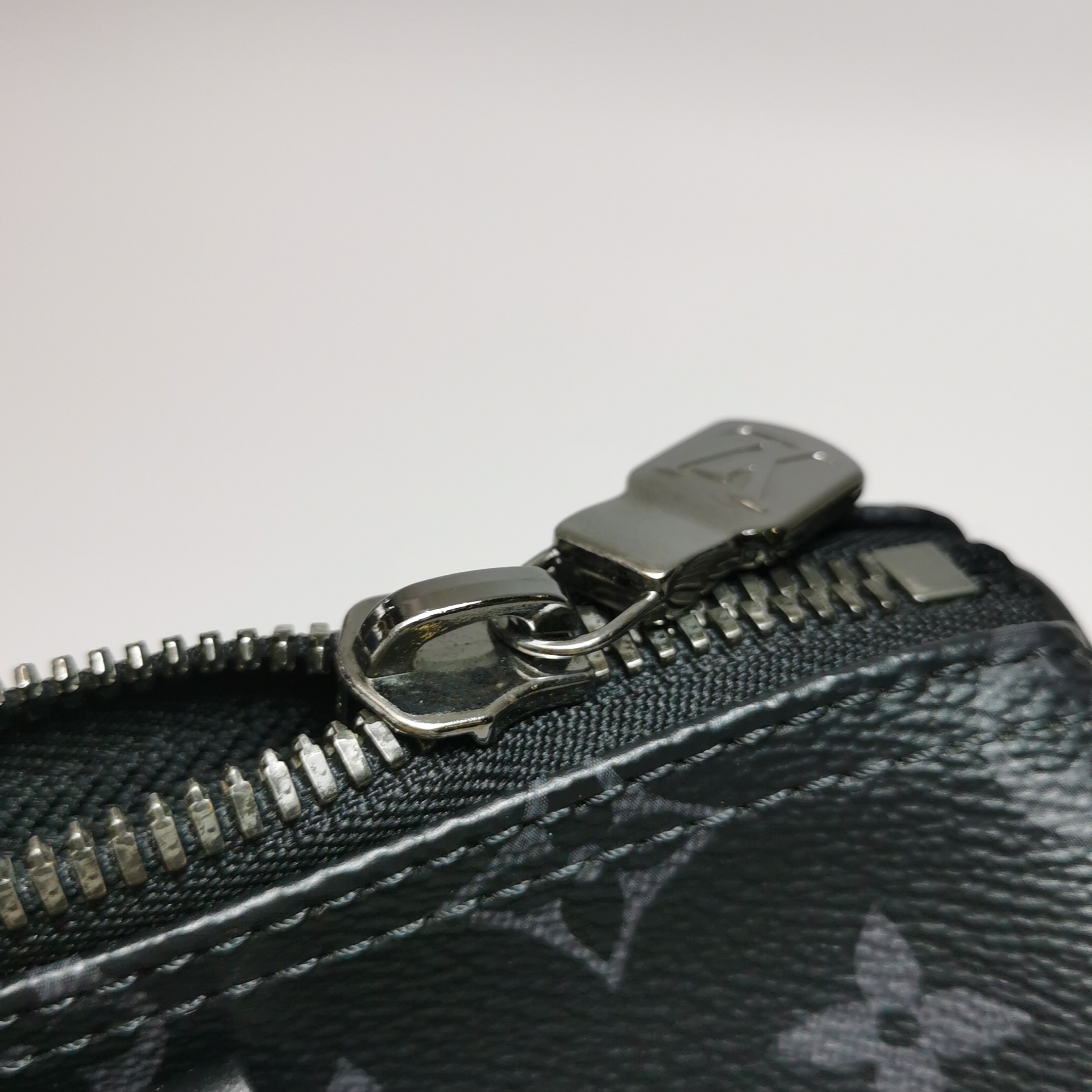 Louis Vuitton(LV) Keepall Bandouliere Bag Reverse Monogram Eclipse Canvas 25 — photo 9 of 18