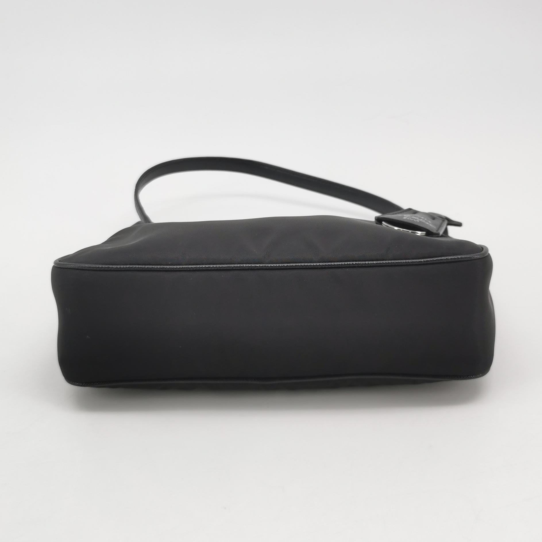 Prada Re-Edition 2005 Hobo Tessuto with Saffiano Leather Mini — photo 6 of 14