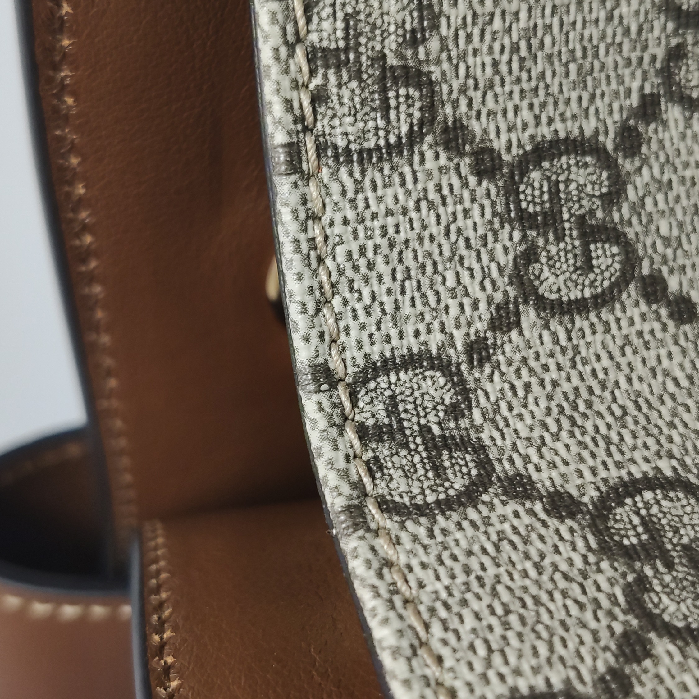 Gucci Padlock Chain Tote GG Coated Canvas with Leather Medium — photo 13 of 23