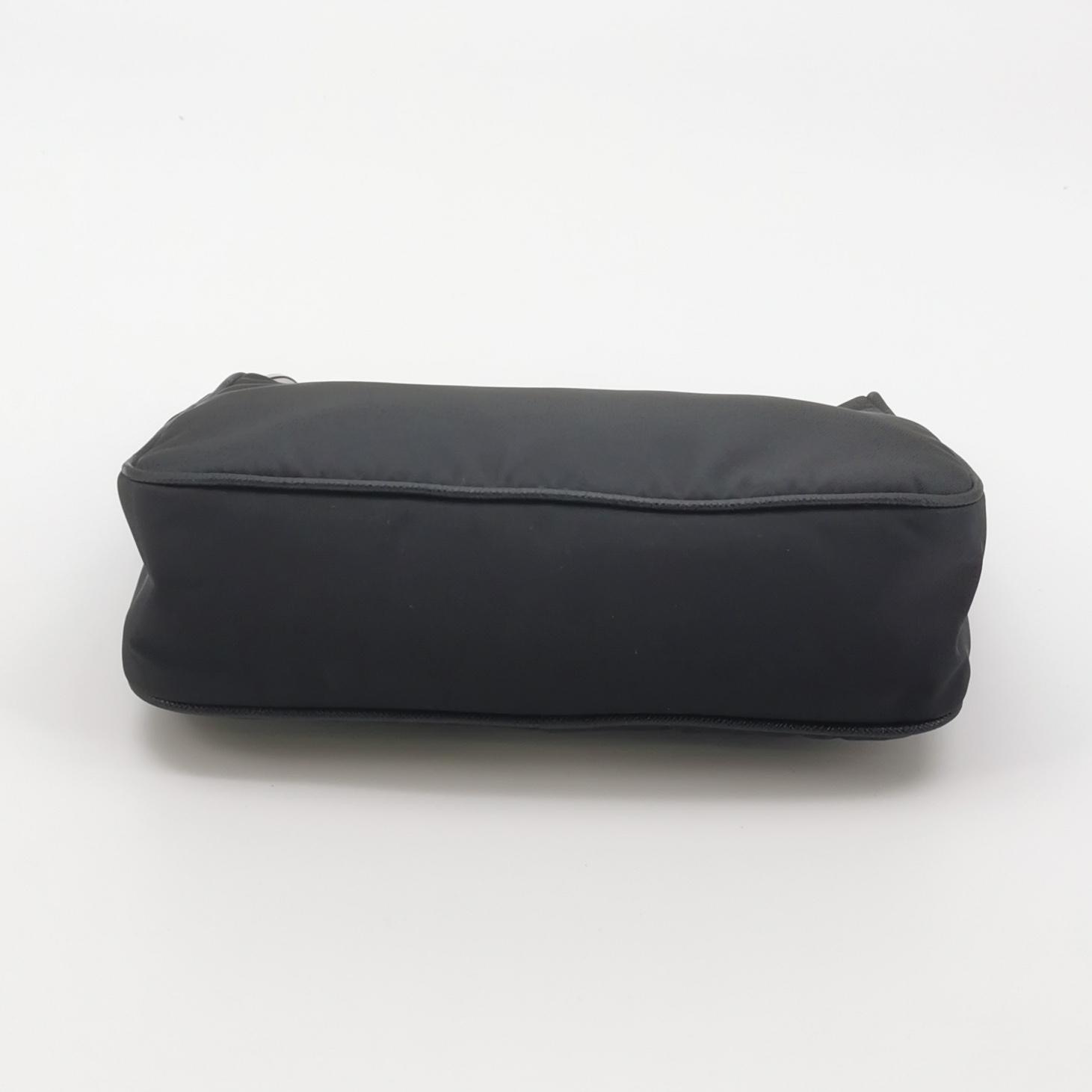 Prada Re-Edition 2005 Shoulder Bag Tessuto Small — photo 6 of 15
