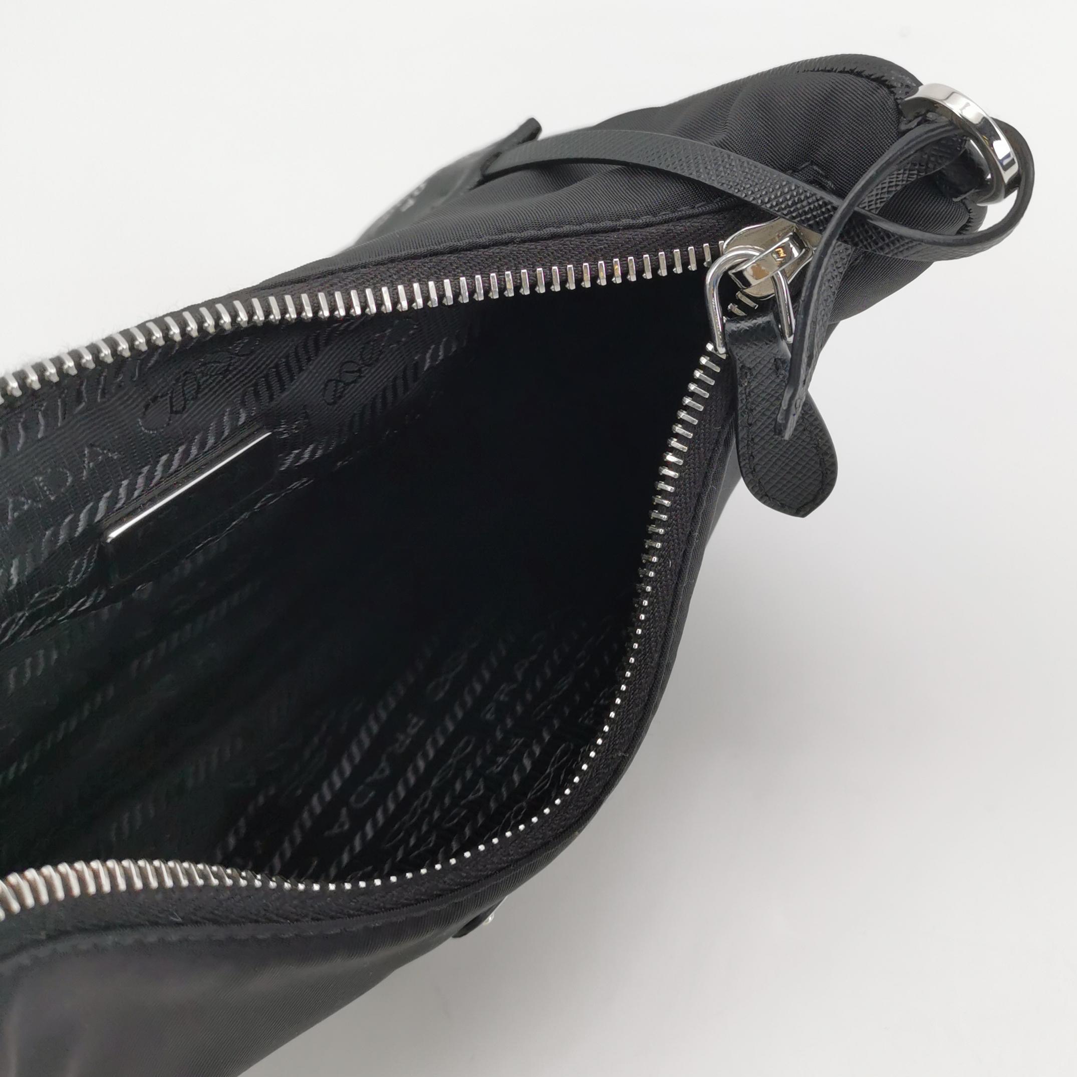 Prada Re-Edition 2005 Shoulder Bag Tessuto Small — photo 7 of 15