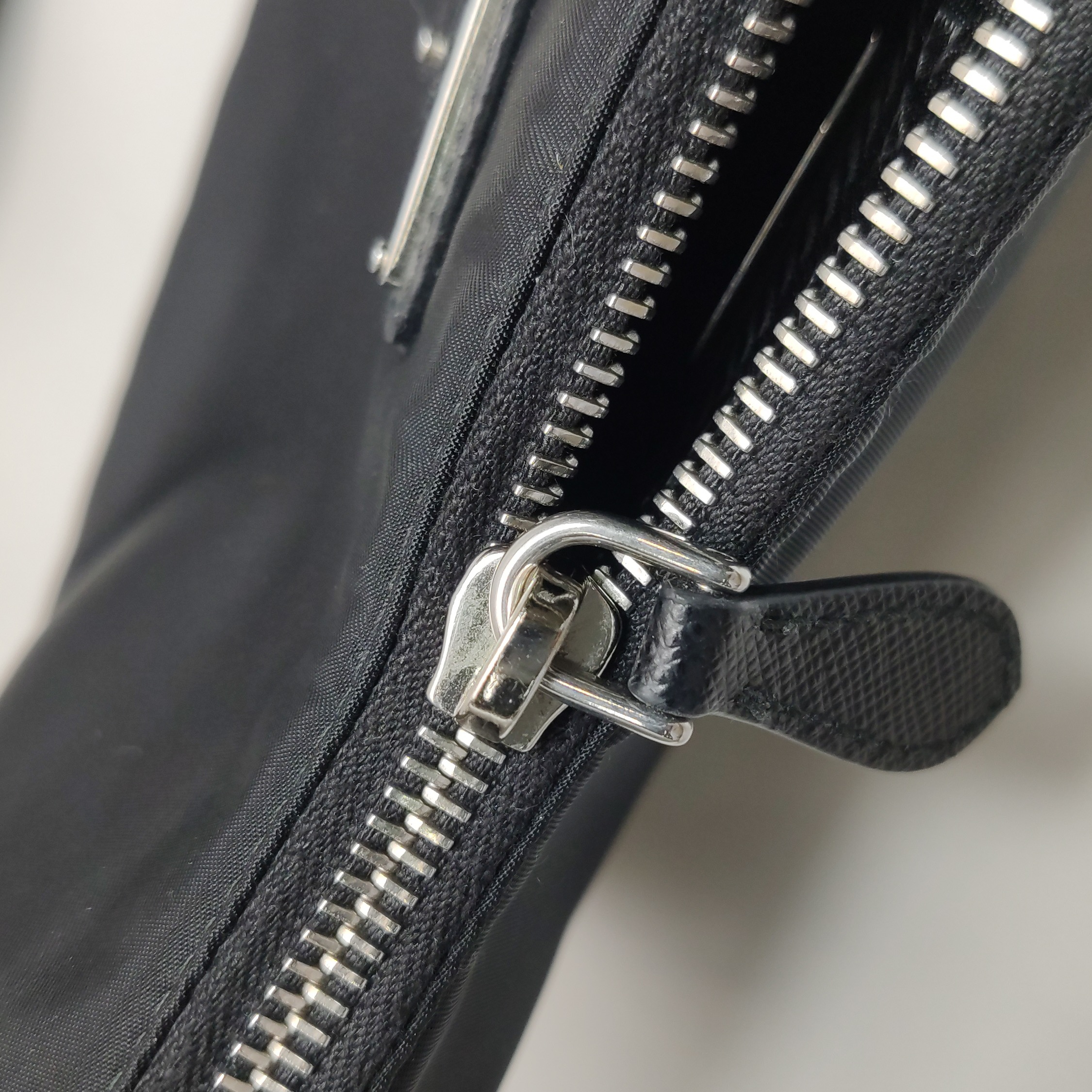 Prada Re-Edition 2005 Shoulder Bag Tessuto Small — photo 10 of 15