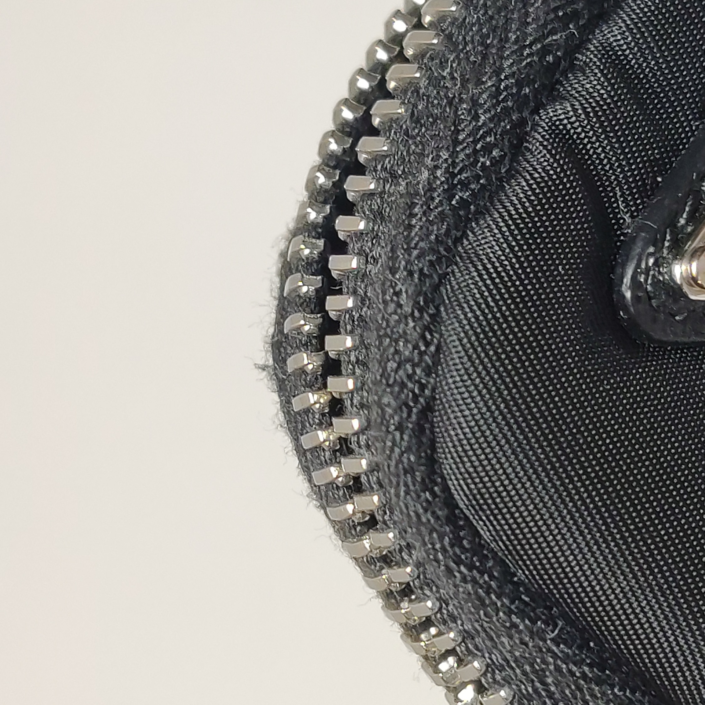 Prada Re-Edition 2005 Shoulder Bag Tessuto Small — photo 15 of 15