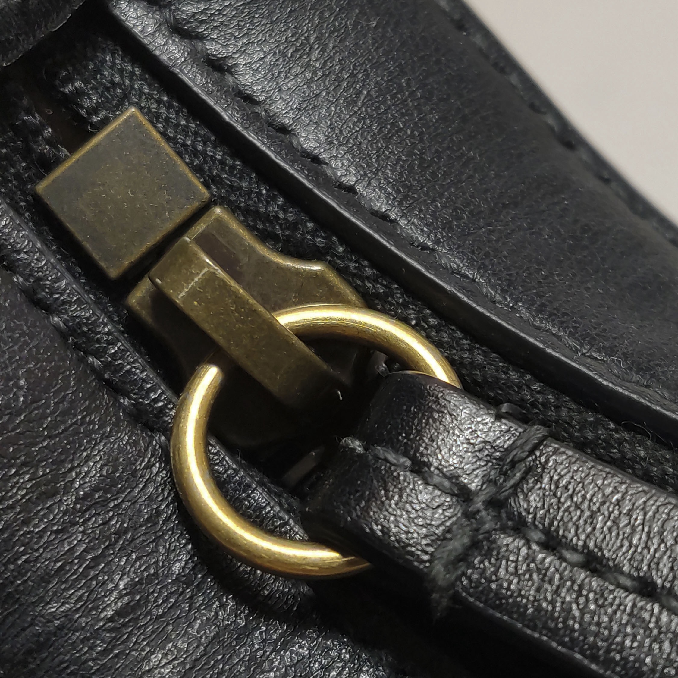 Gucci GG Marmont Half Moon Hobo Matelasse Leather Small — photo 16 of 21