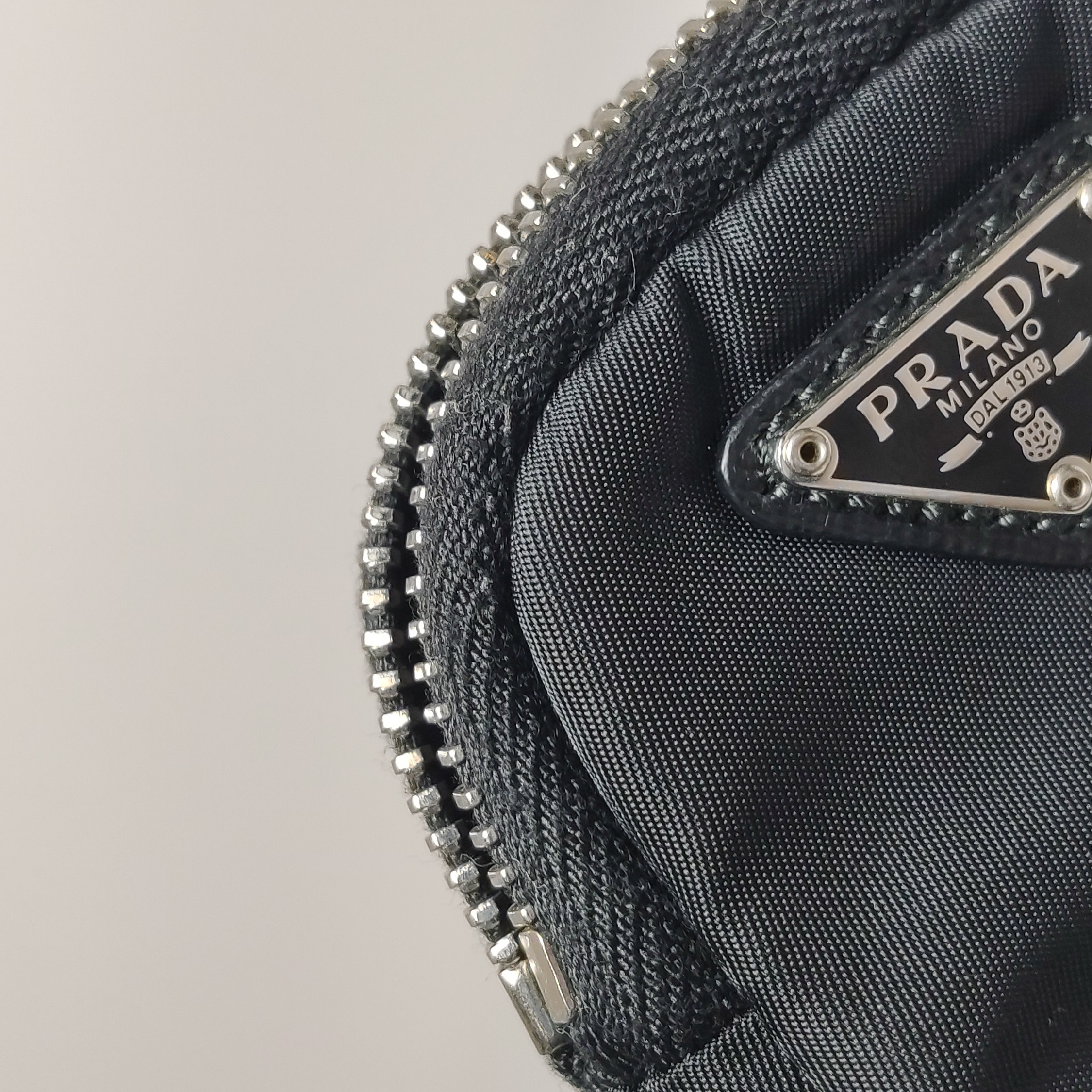 Prada Re-Edition 2005 Shoulder Bag Tessuto Small — photo 15 of 15