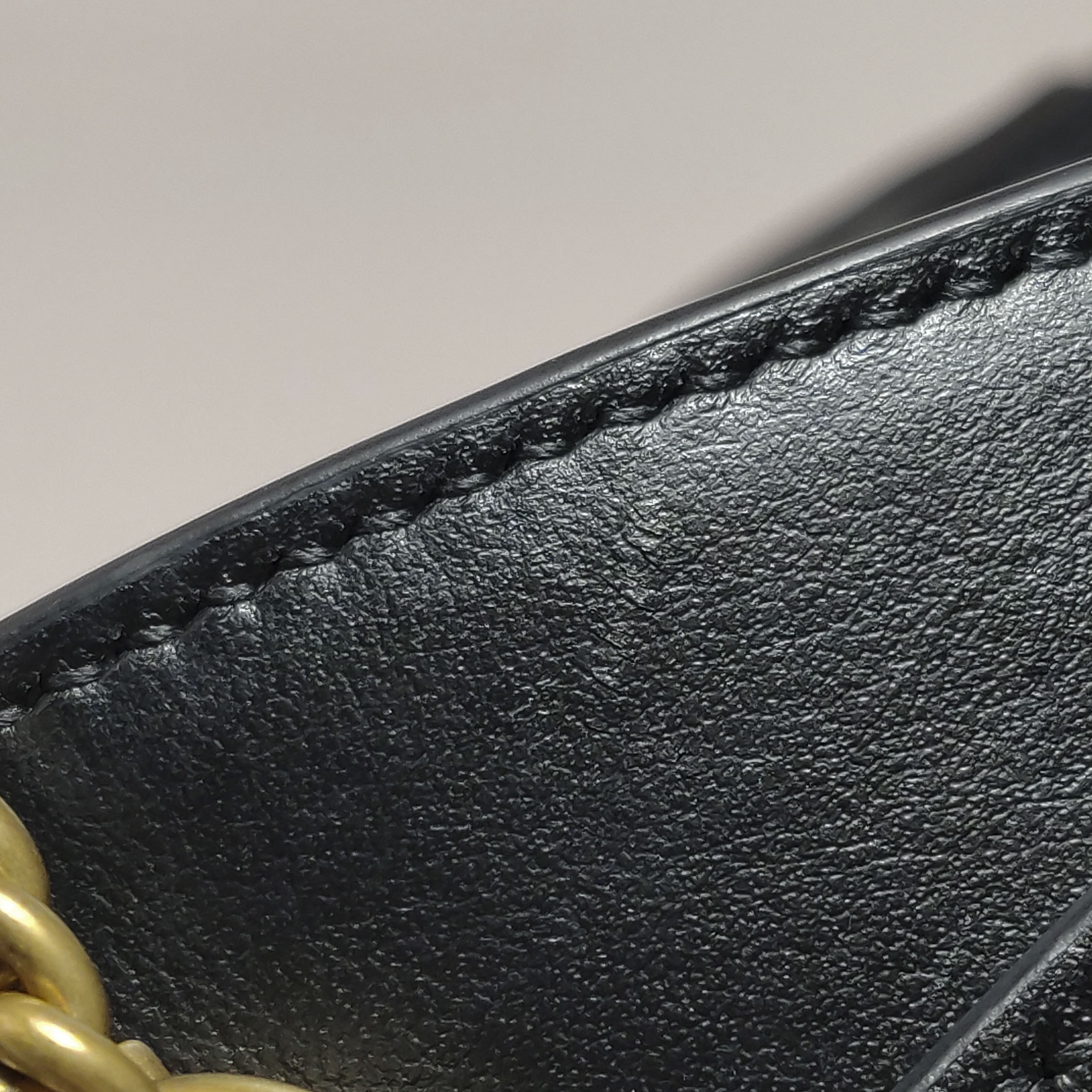Gucci GG Marmont Half Moon Hobo Matelasse Leather Small — photo 15 of 21