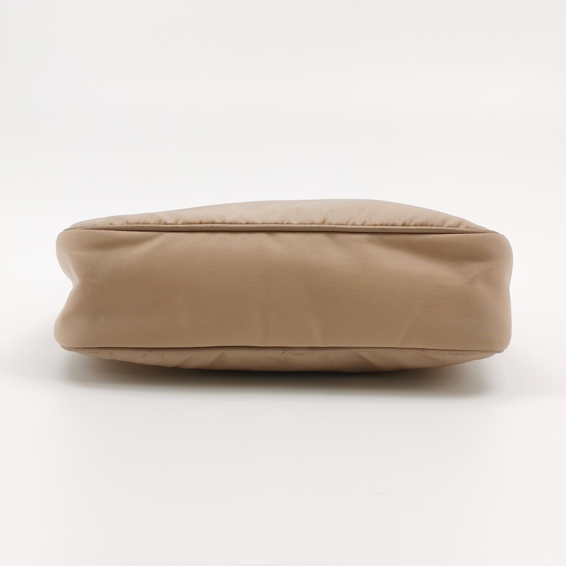 Prada Re-Edition 2005 Shoulder Bag Saffiano Leather Small — photo 6 of 17