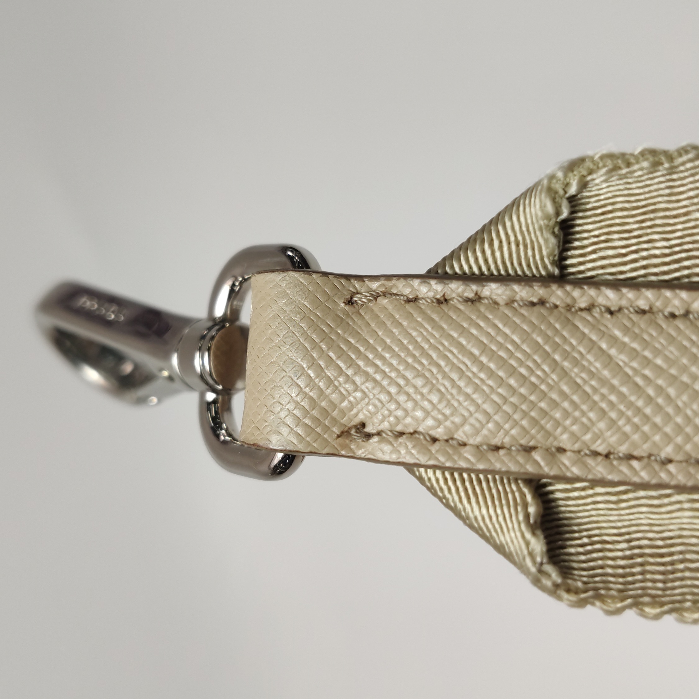Prada Re-Edition 2005 Shoulder Bag Saffiano Leather Small — photo 10 of 17