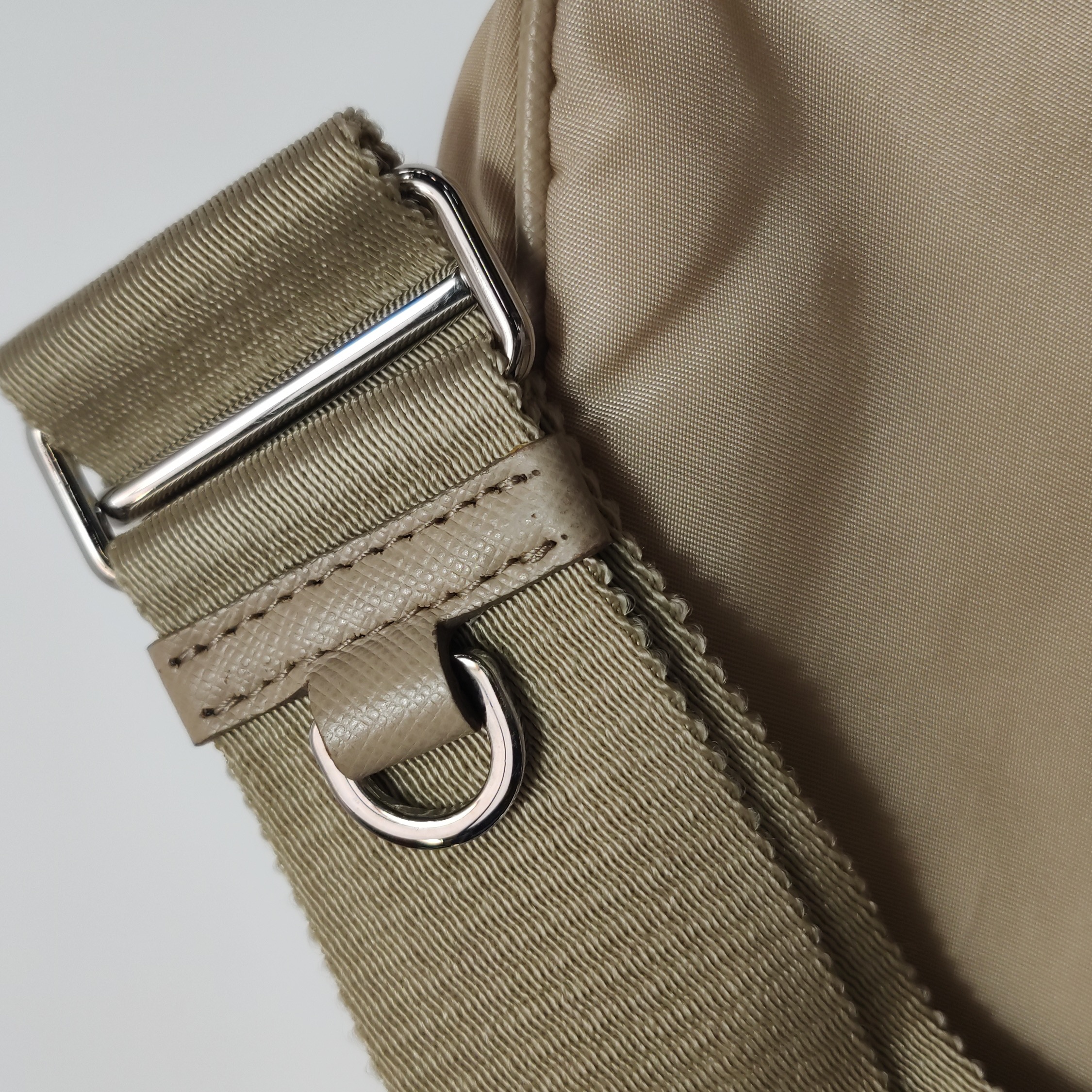 Prada Re-Edition 2005 Shoulder Bag Saffiano Leather Small — photo 11 of 17