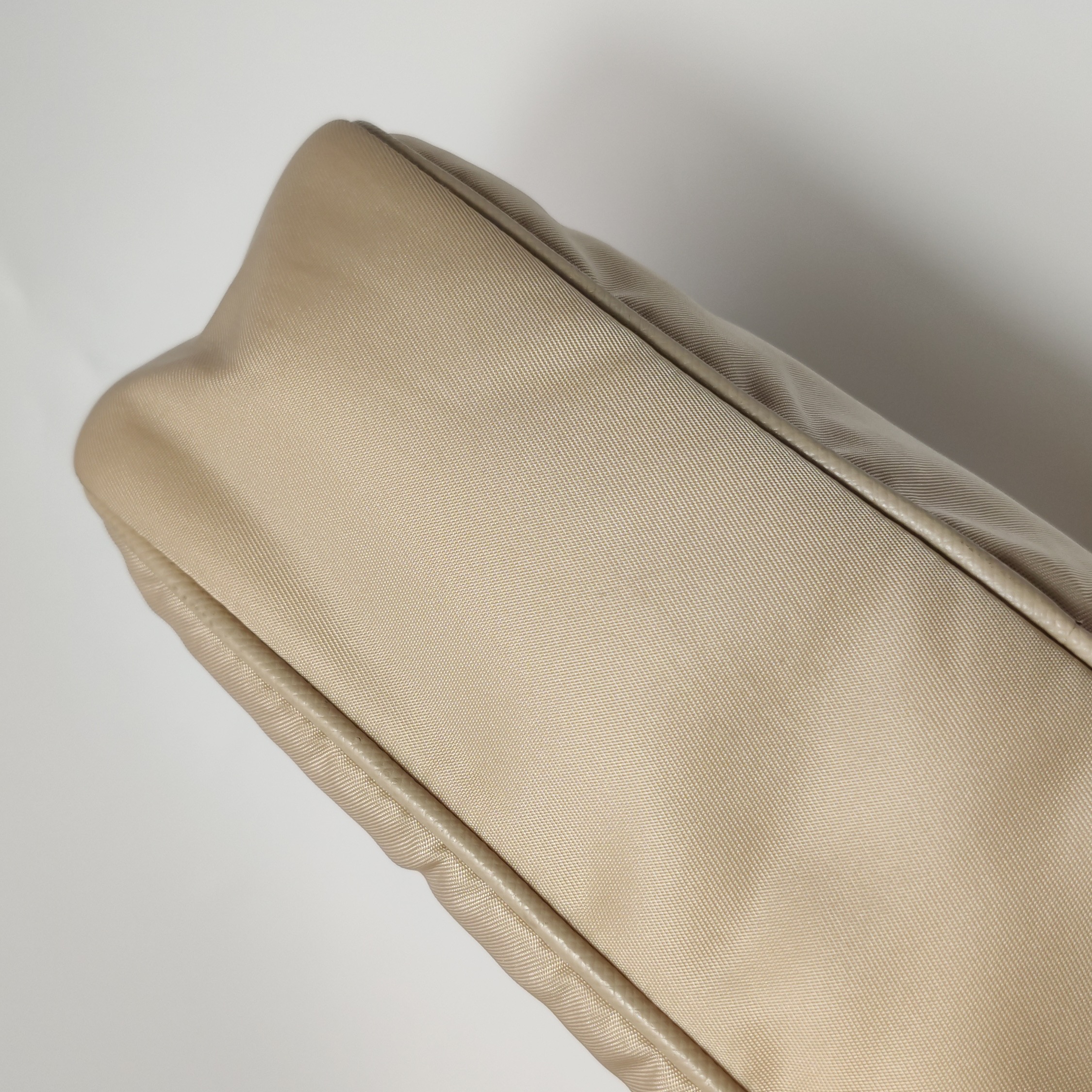 Prada Re-Edition 2005 Shoulder Bag Saffiano Leather Small — photo 15 of 17