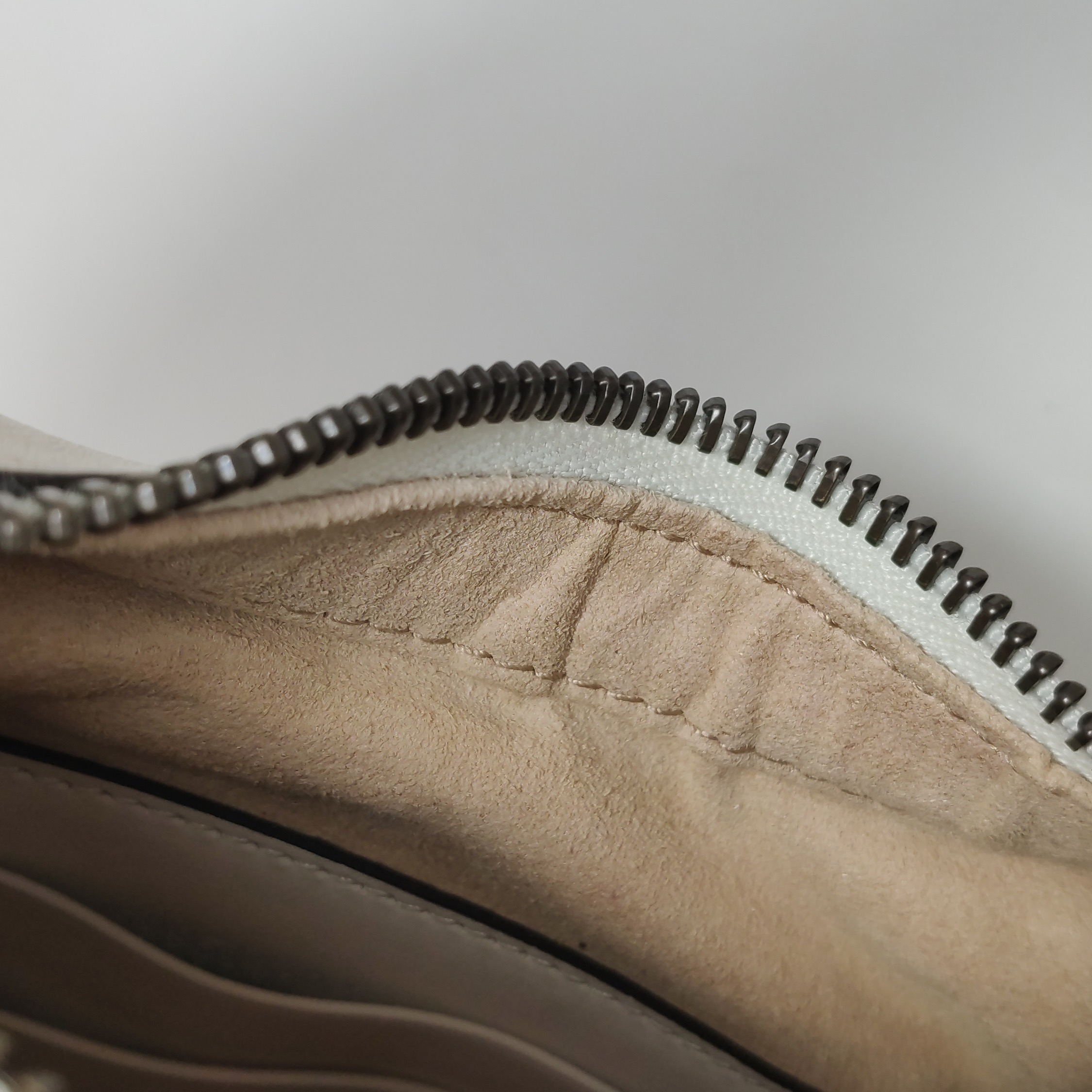 Gucci GG Marmont Half Moon Hobo Matelasse Leather Small — photo 10 of 21