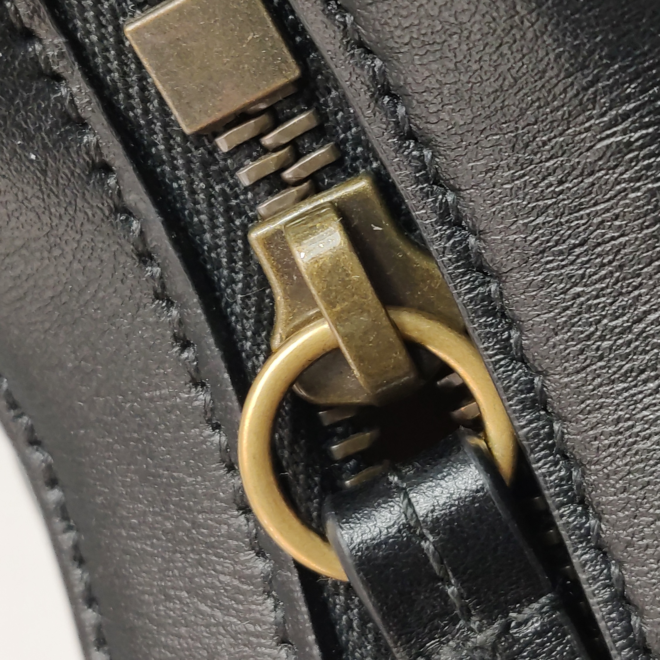 Gucci GG Marmont Half Moon Hobo Matelasse Leather Small — photo 10 of 13