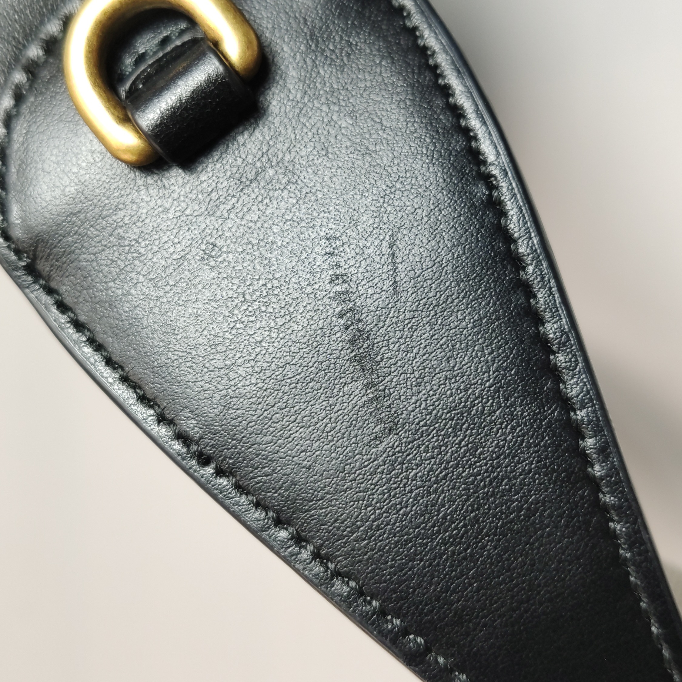 Gucci GG Marmont Half Moon Hobo Matelasse Leather Small — photo 13 of 13