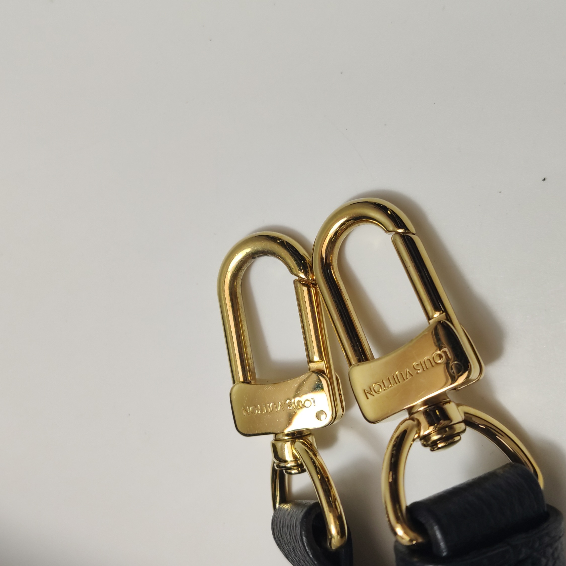 Louis Vuitton(LV) OnTheGo Tote Bicolor Monogram Empreinte Giant PM — photo 11 of 14