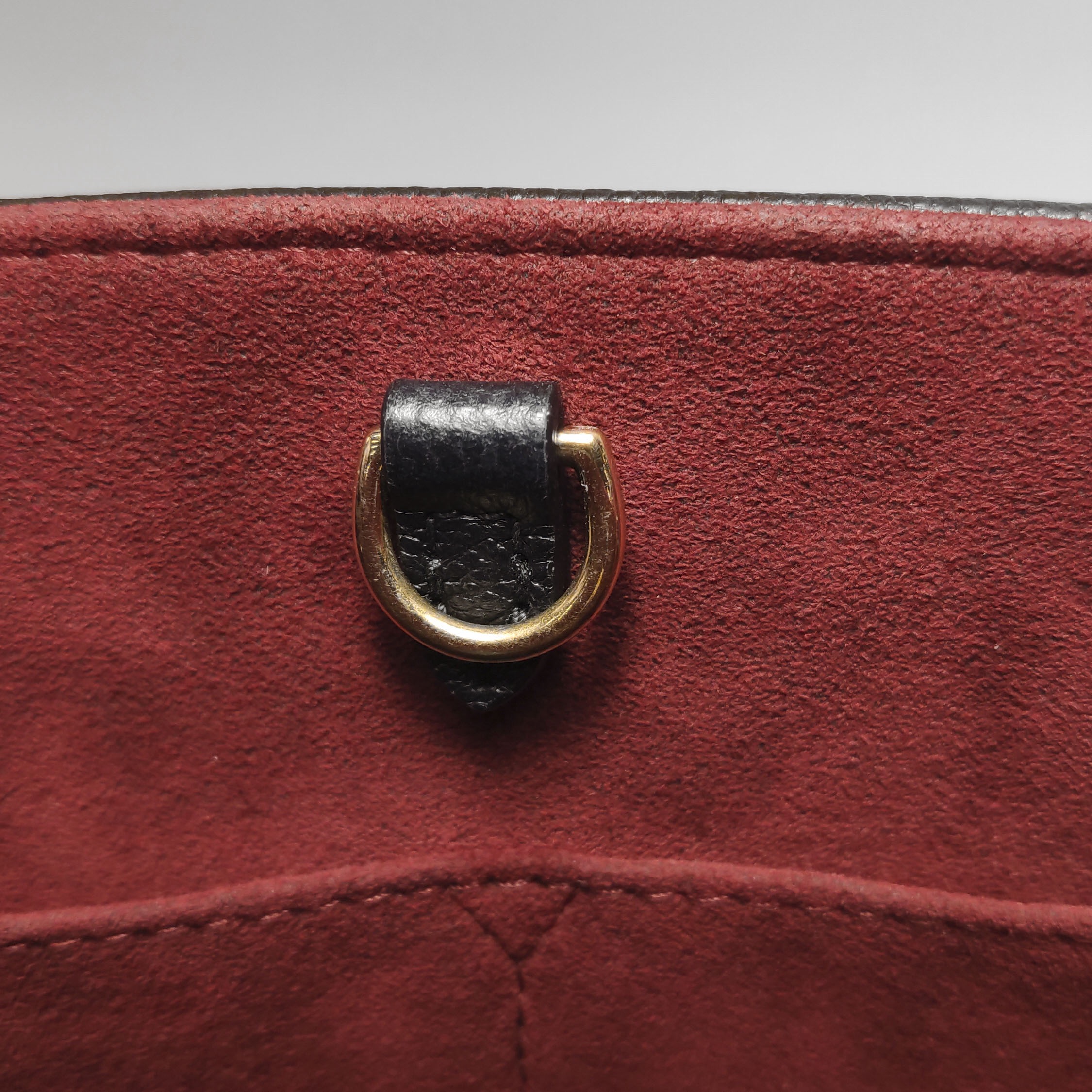 Louis Vuitton(LV) OnTheGo Tote Bicolor Monogram Empreinte Giant PM — photo 9 of 14