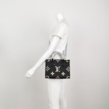 Louis Vuitton(LV) OnTheGo Tote Bicolor Monogram Empreinte Giant PM — thumbnail 2