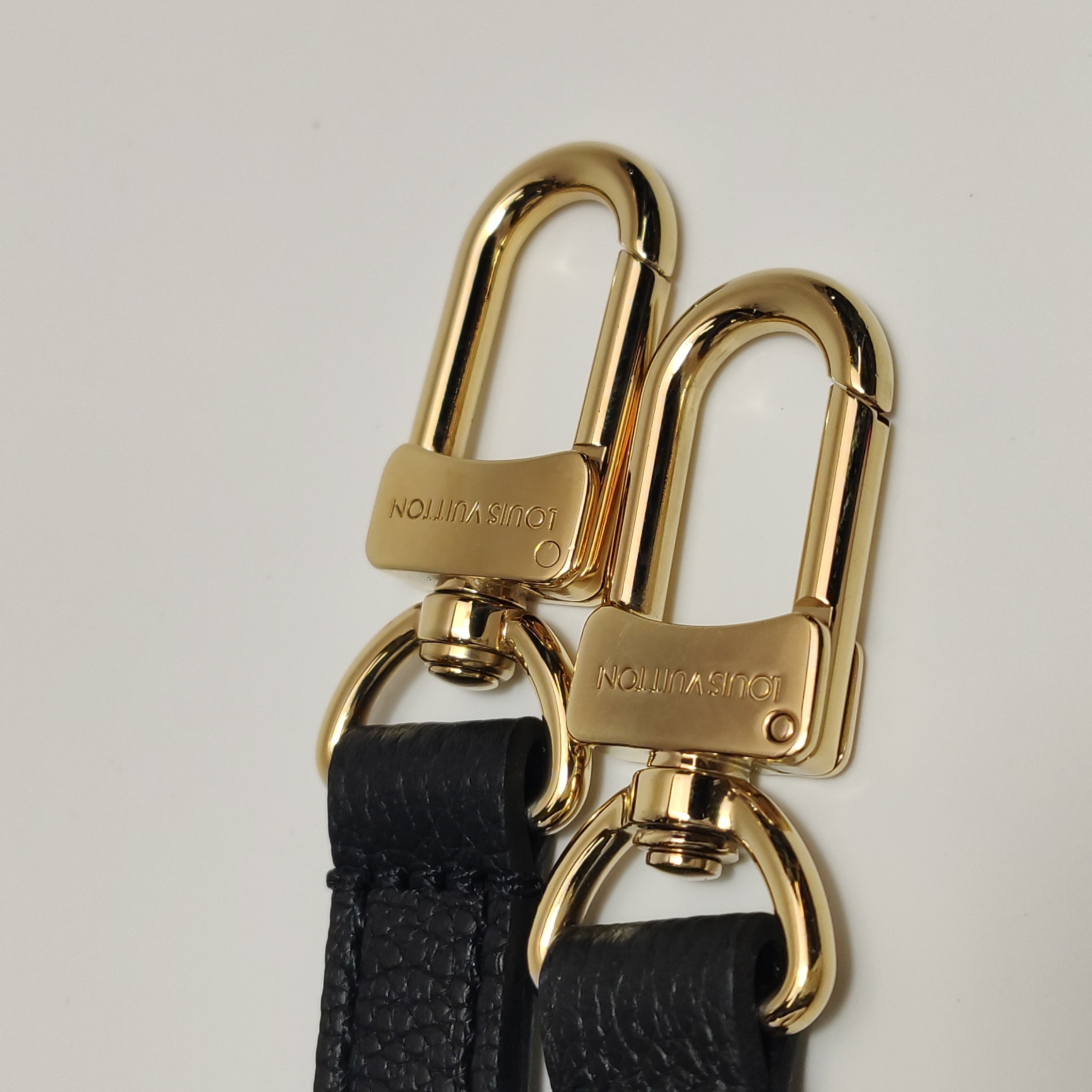 Louis Vuitton(LV) OnTheGo Tote Bicolor Monogram Empreinte Giant PM — photo 11 of 14