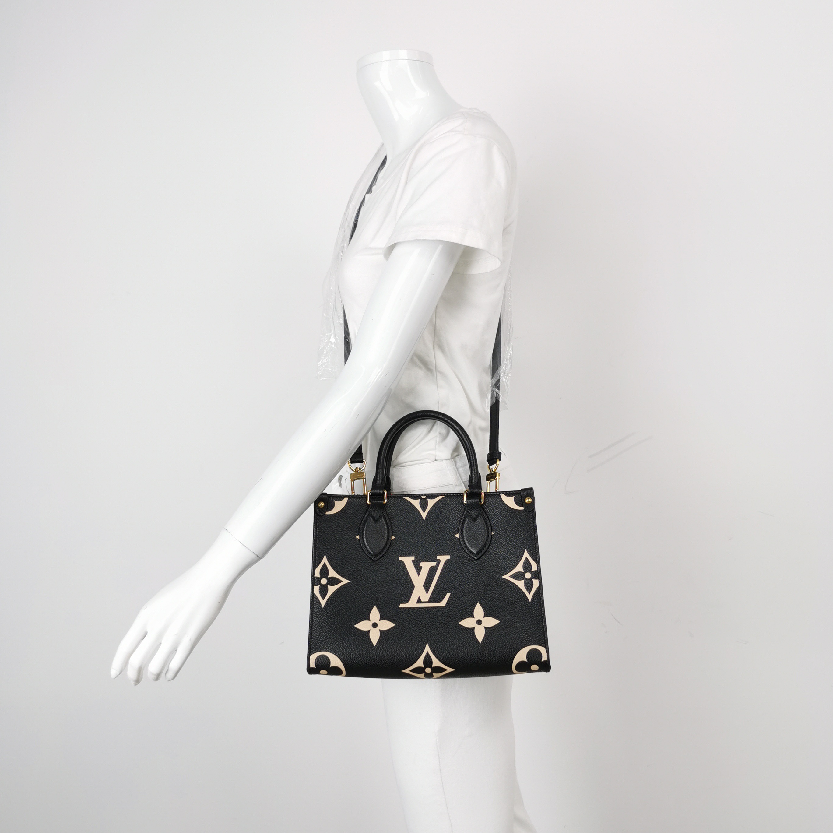 Louis Vuitton(LV) OnTheGo Tote Bicolor Monogram Empreinte Giant PM — alternate view