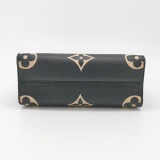 Louis Vuitton(LV) OnTheGo Tote Bicolor Monogram Empreinte Giant PM — thumbnail 6