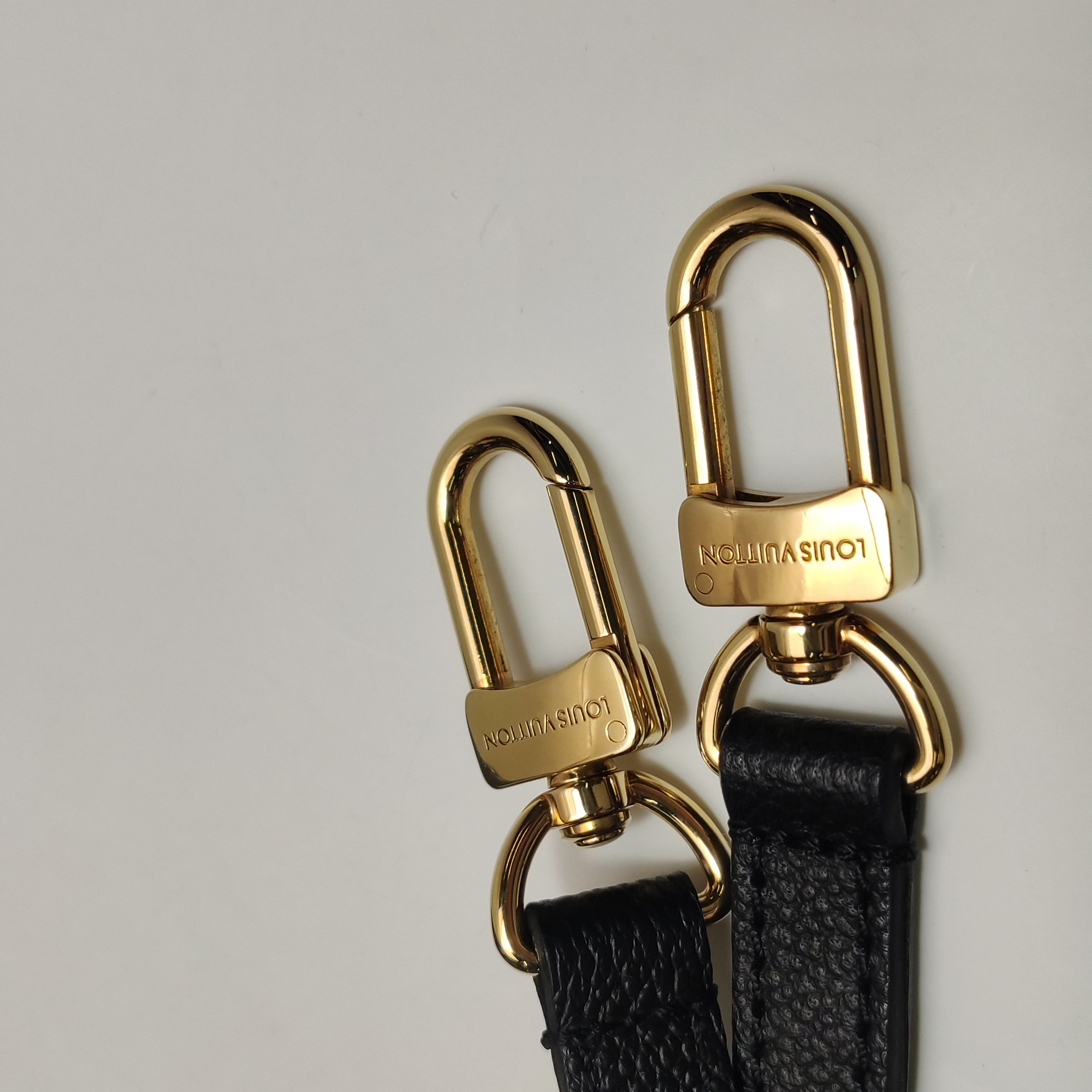 Louis Vuitton(LV) OnTheGo Tote Bicolor Monogram Empreinte Giant PM — photo 10 of 16