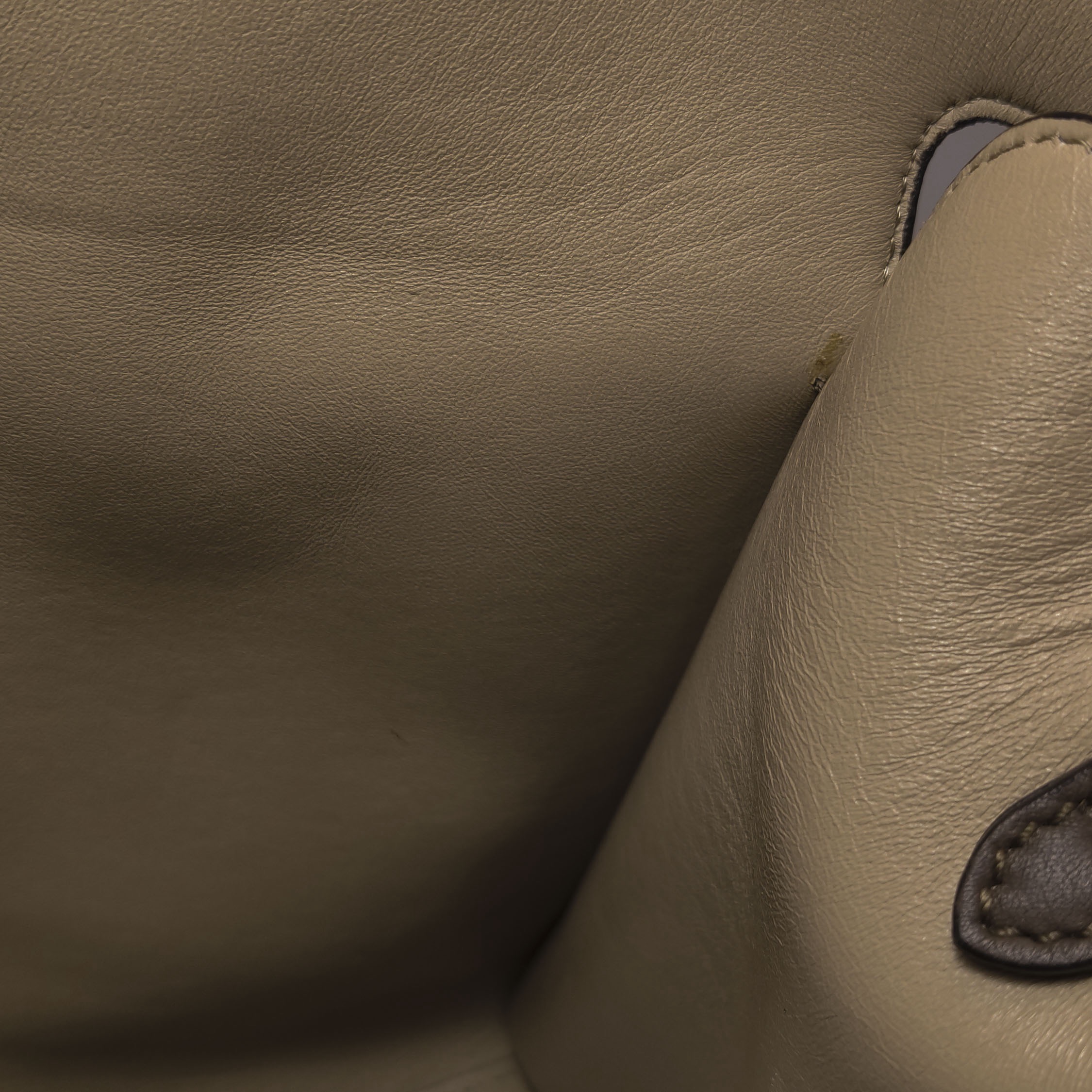 Fendi Peekaboo Essentially Bag Leather — photo 9 of 21