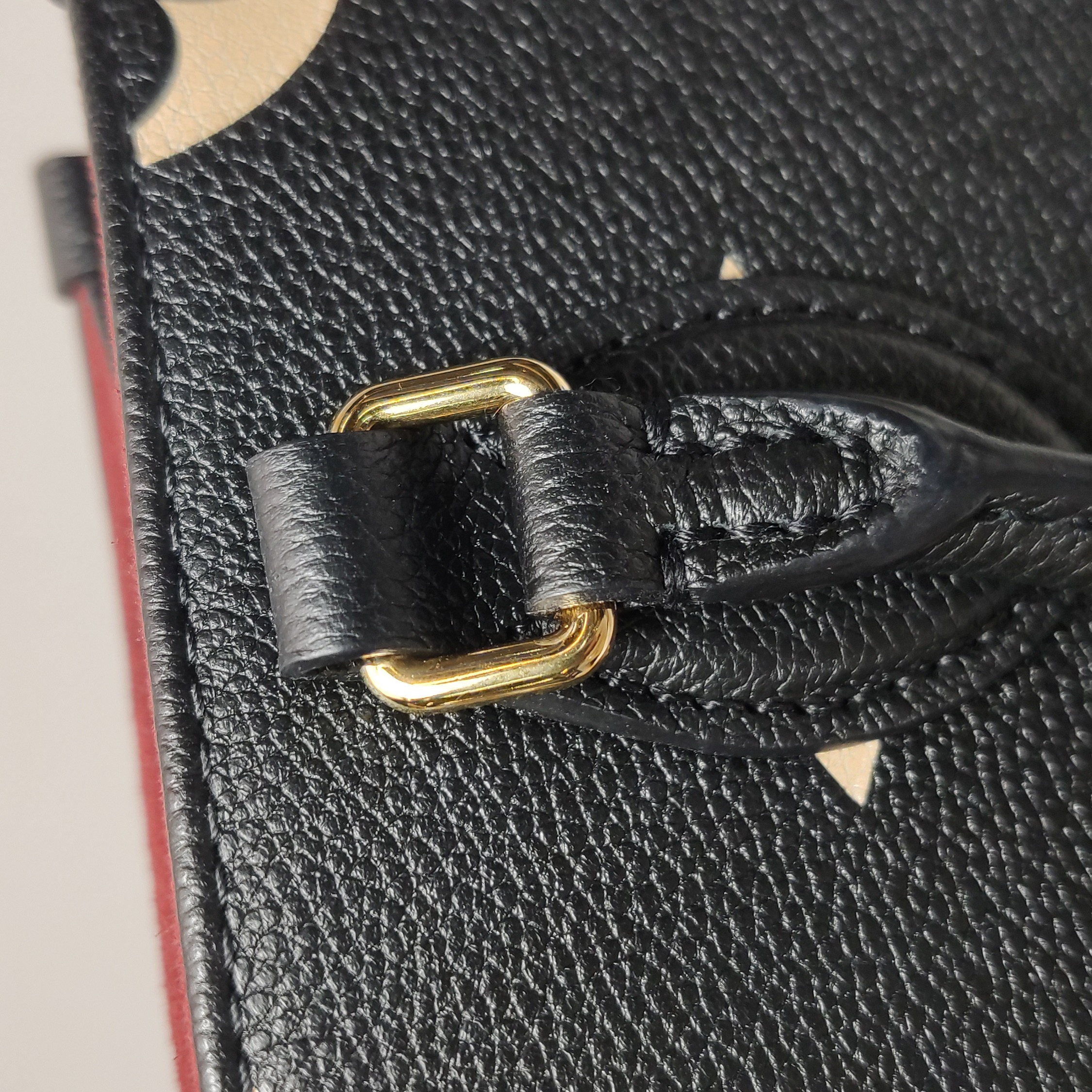 Louis Vuitton(LV) OnTheGo Tote Bicolor Monogram Empreinte Giant PM — photo 12 of 16