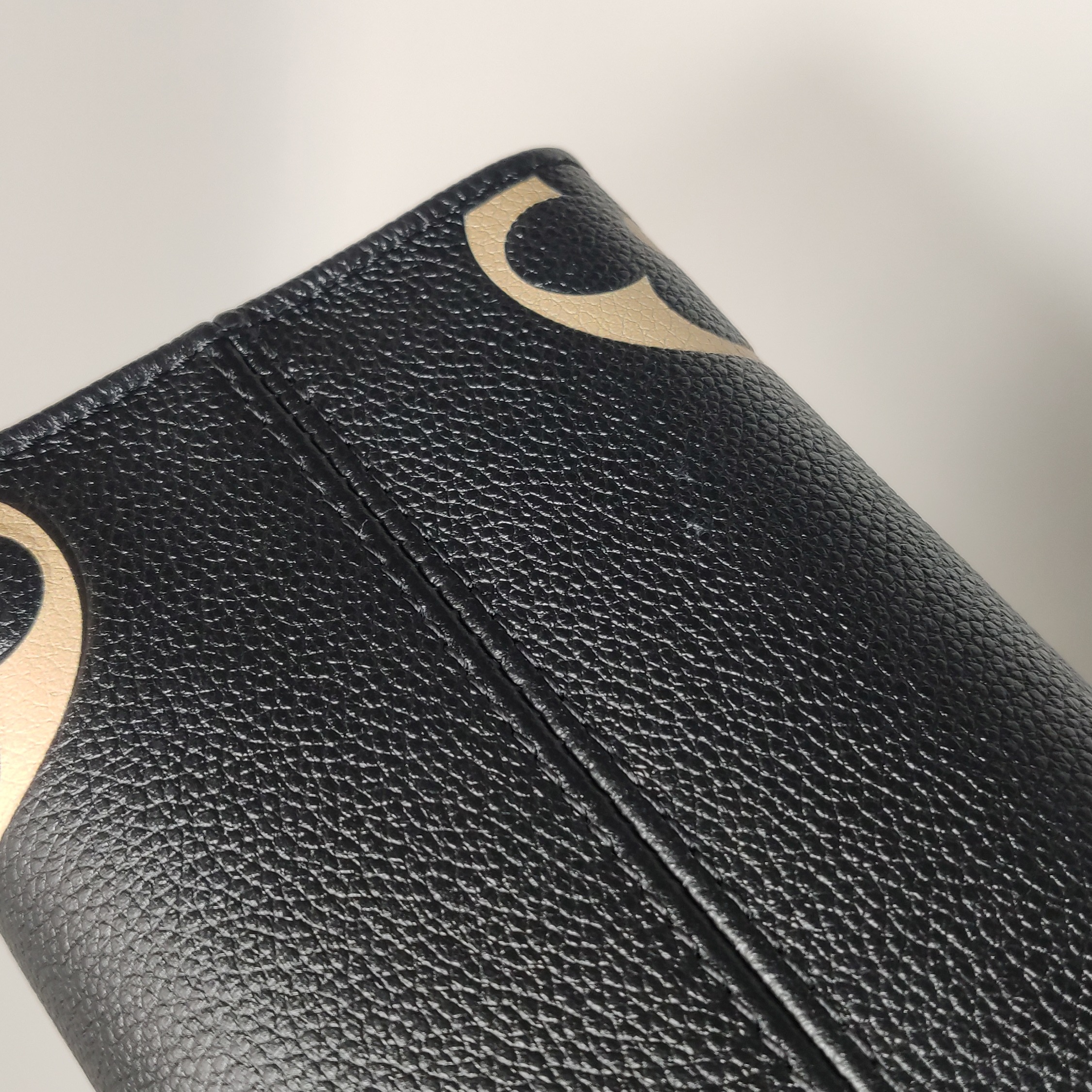 Louis Vuitton(LV) OnTheGo Tote Bicolor Monogram Empreinte Giant PM — photo 14 of 16