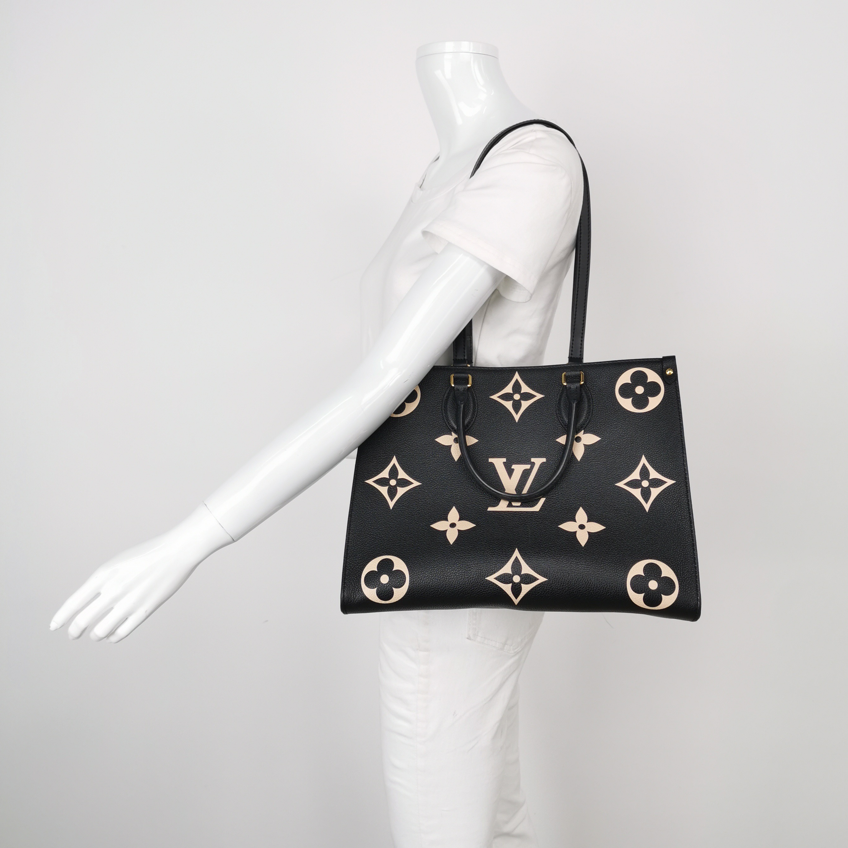 Louis Vuitton(LV) OnTheGo Tote Bicolor Monogram Empreinte Giant MM — alternate view