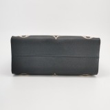 Louis Vuitton(LV) OnTheGo Tote Bicolor Monogram Empreinte Giant MM — thumbnail 6