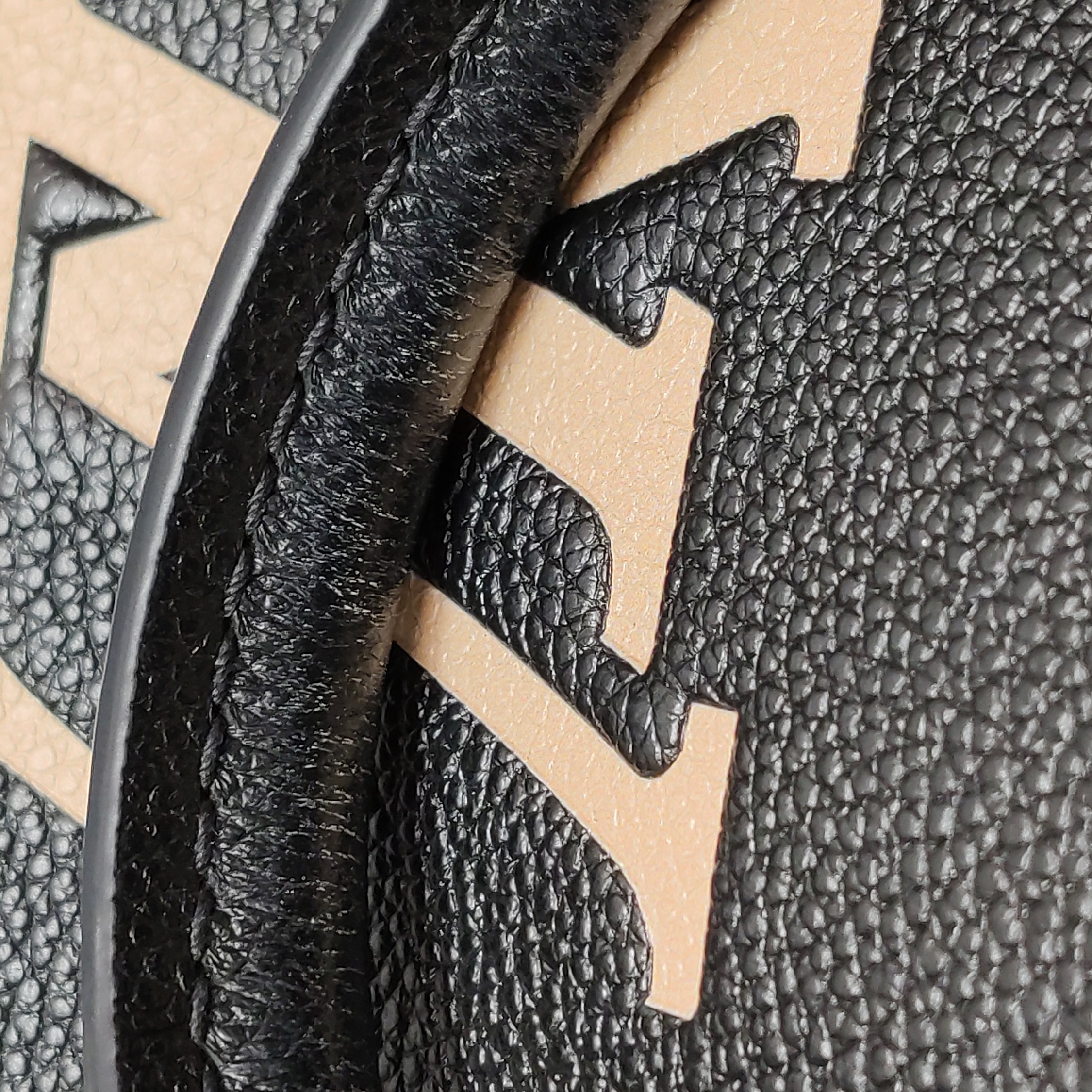 Louis Vuitton(LV) OnTheGo Tote Bicolor Monogram Empreinte Giant MM — photo 12 of 12