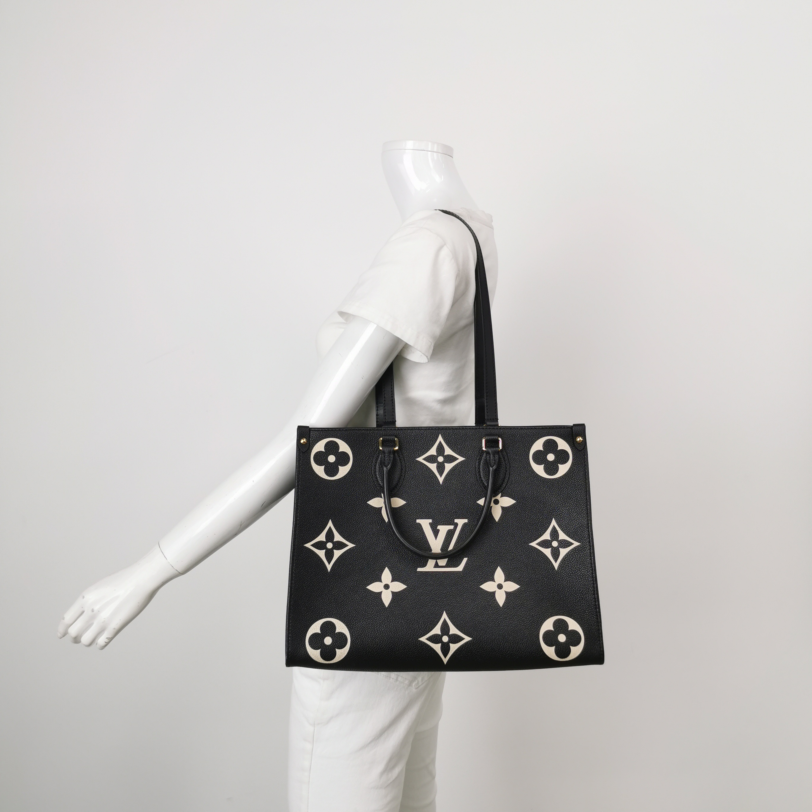 Louis Vuitton(LV) OnTheGo Tote Bicolor Monogram Empreinte Giant MM — alternate view