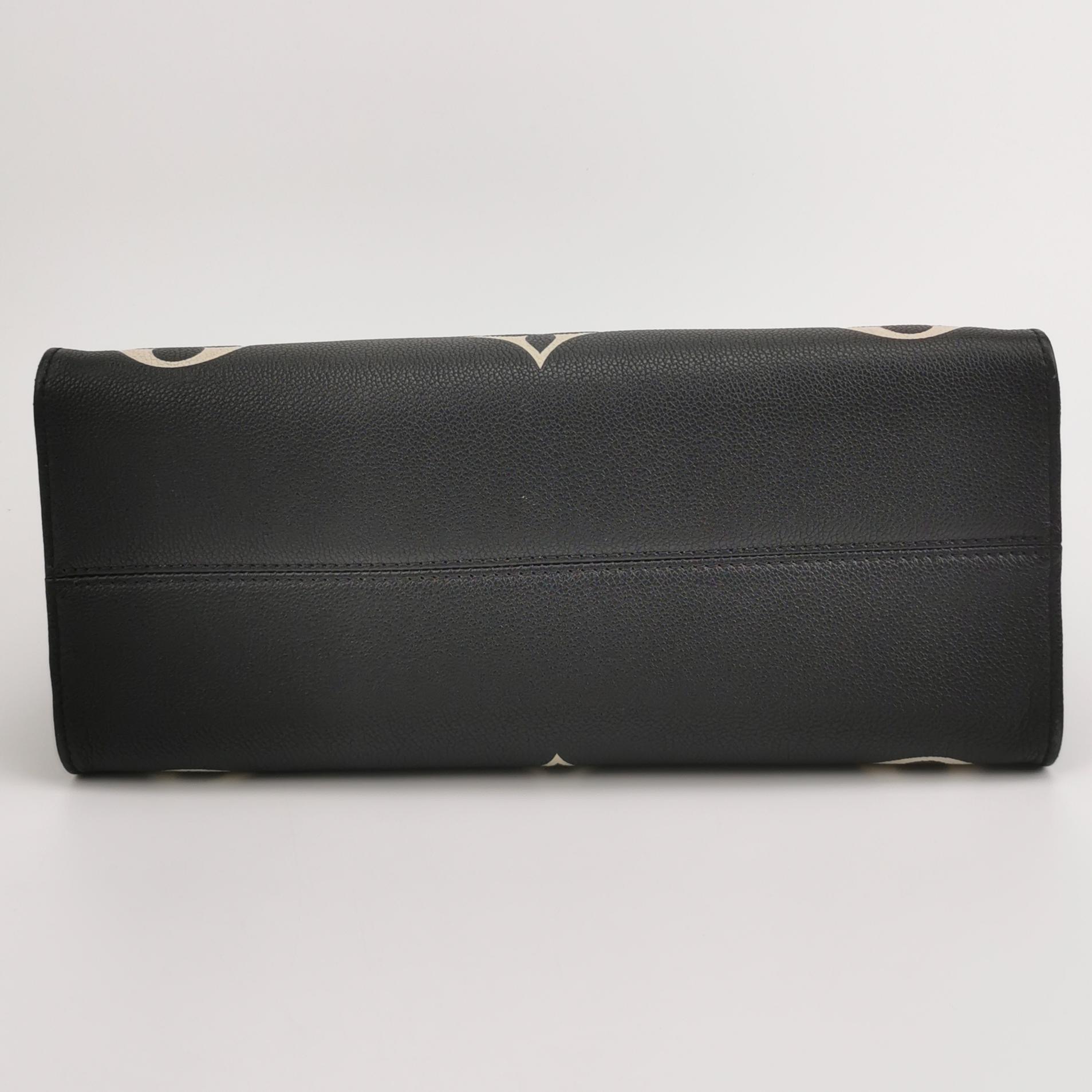 Louis Vuitton(LV) OnTheGo Tote Bicolor Monogram Empreinte Giant MM — photo 6 of 15