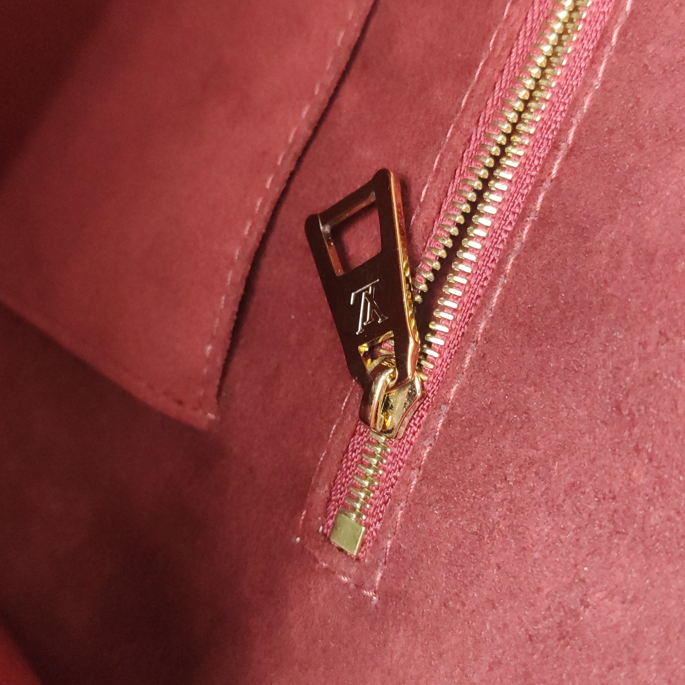 Louis Vuitton(LV) OnTheGo Tote Bicolor Monogram Empreinte Giant MM — photo 9 of 15