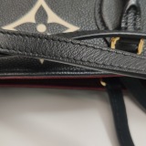 Louis Vuitton(LV) OnTheGo Tote Bicolor Monogram Empreinte Giant MM — thumbnail 15