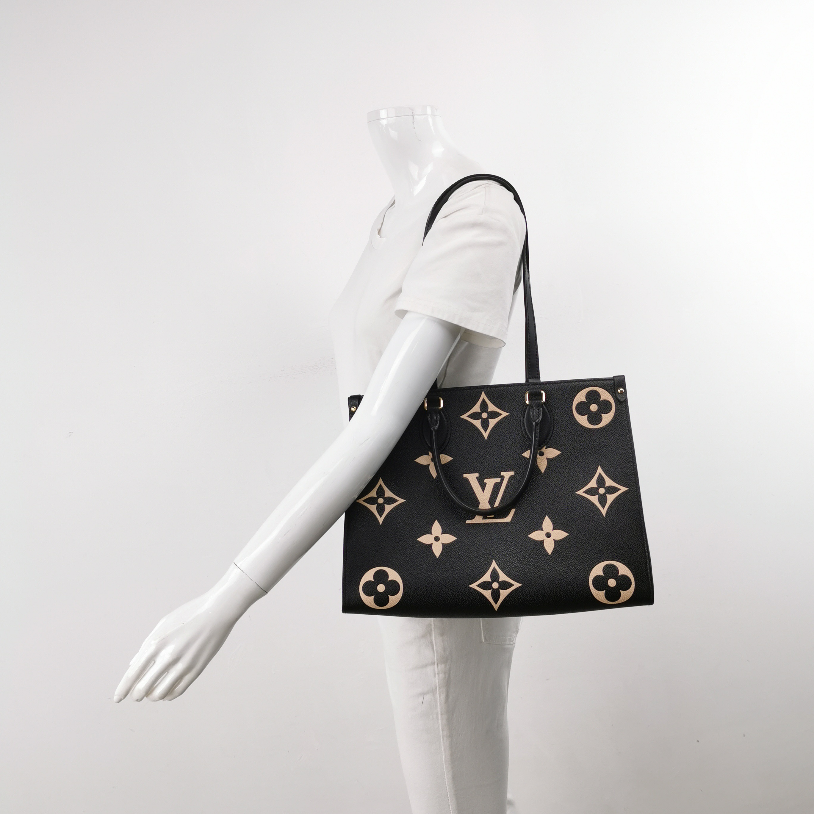 Louis Vuitton(LV) OnTheGo Tote Bicolor Monogram Empreinte Giant MM — alternate view