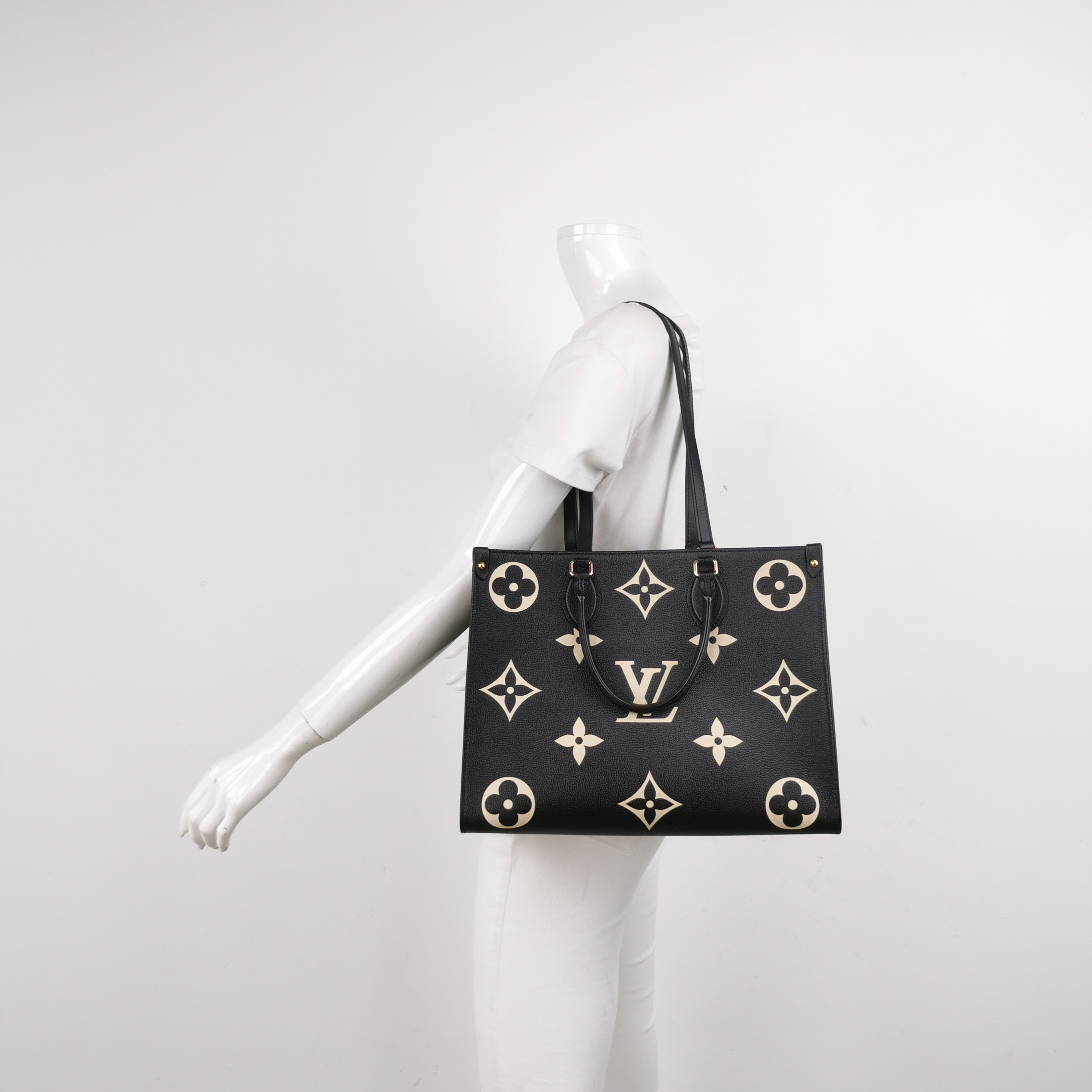 Louis Vuitton(LV) OnTheGo Tote Bicolor Monogram Empreinte Giant MM — alternate view