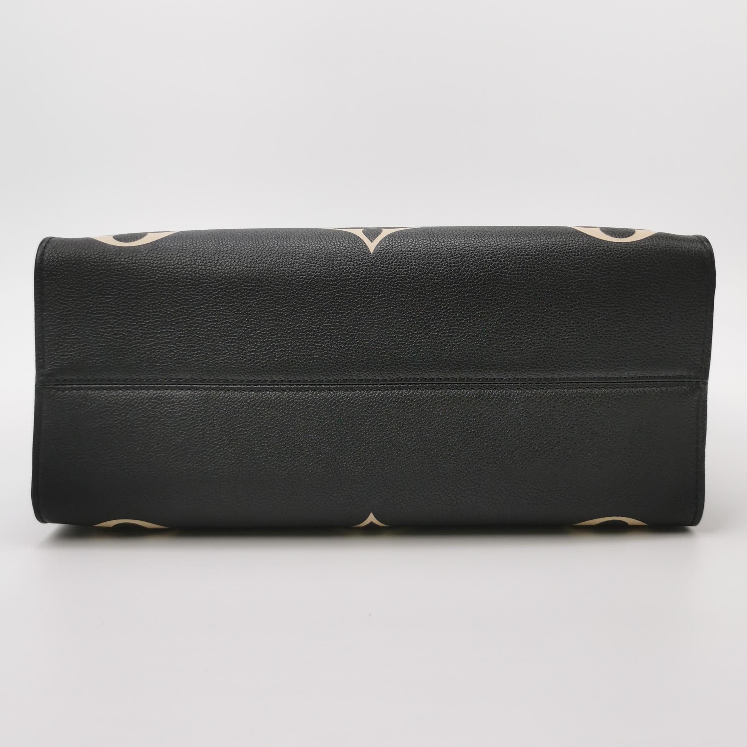 Louis Vuitton(LV) OnTheGo Tote Bicolor Monogram Empreinte Giant MM — photo 6 of 14