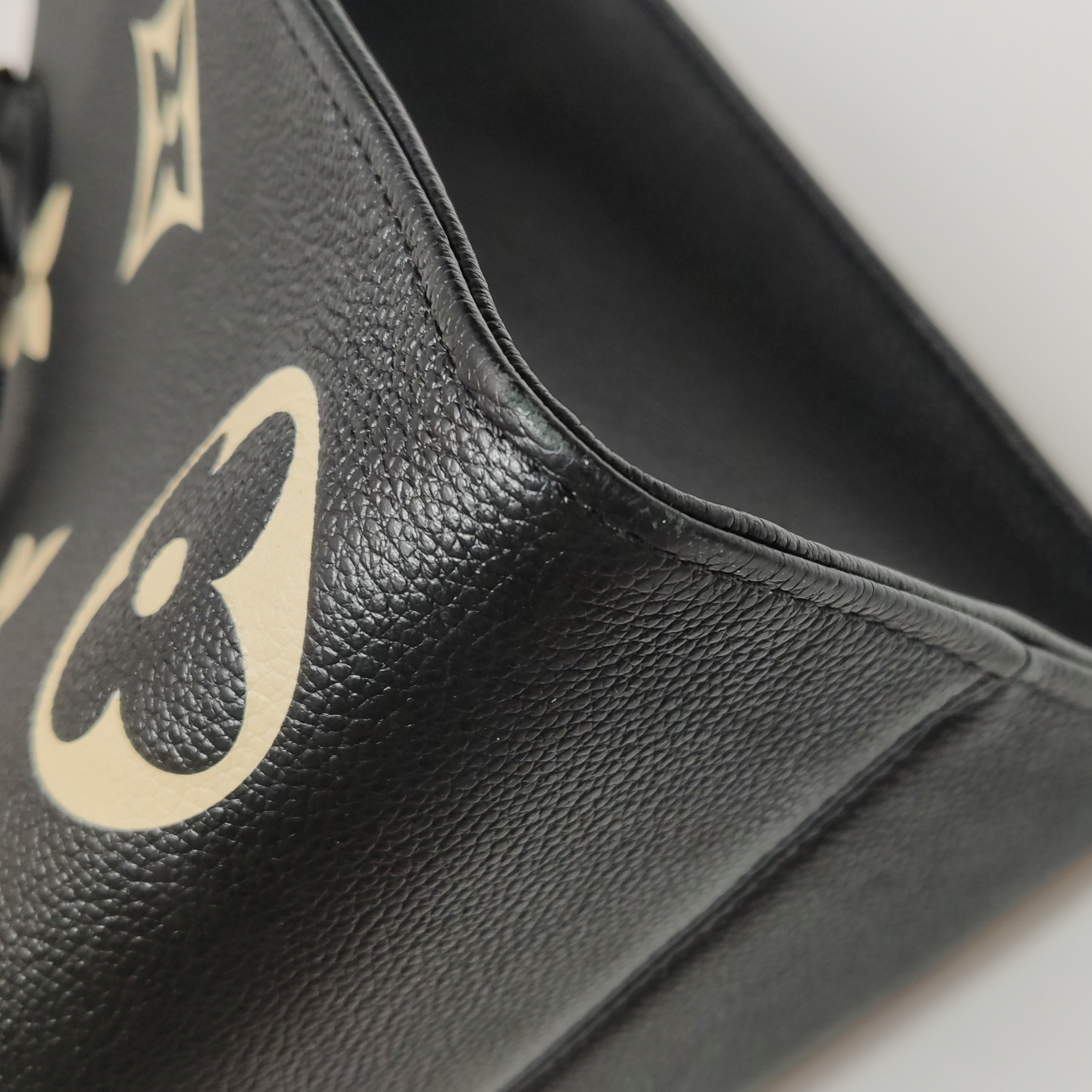 Louis Vuitton(LV) OnTheGo Tote Bicolor Monogram Empreinte Giant MM — photo 13 of 14