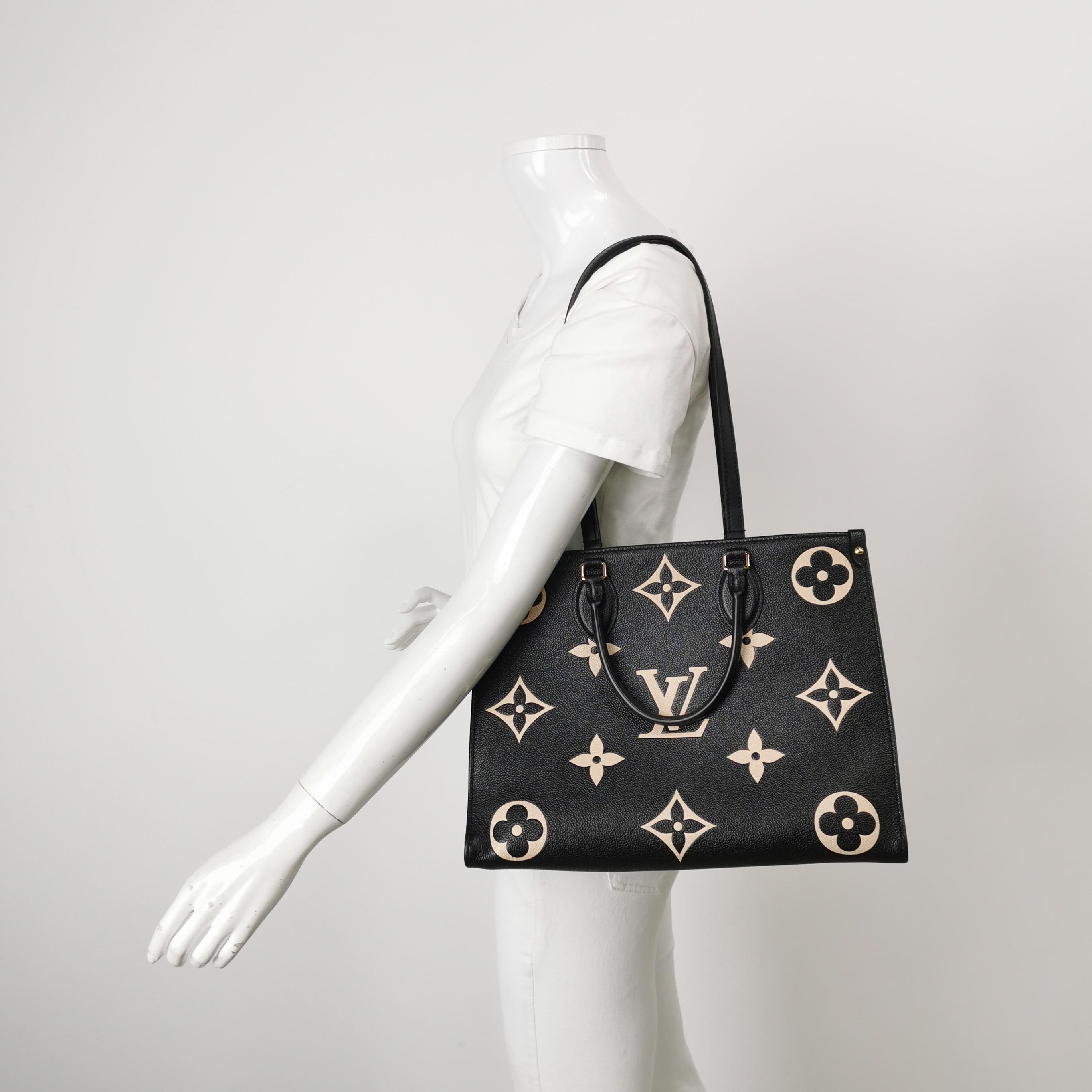 Louis Vuitton(LV) OnTheGo Tote Bicolor Monogram Empreinte Giant MM — alternate view