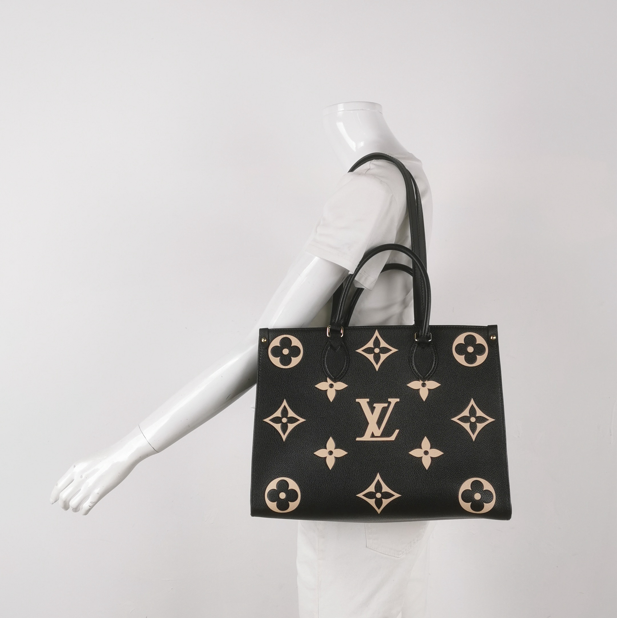 Louis Vuitton(LV) OnTheGo Tote Bicolor Monogram Empreinte Giant MM — alternate view