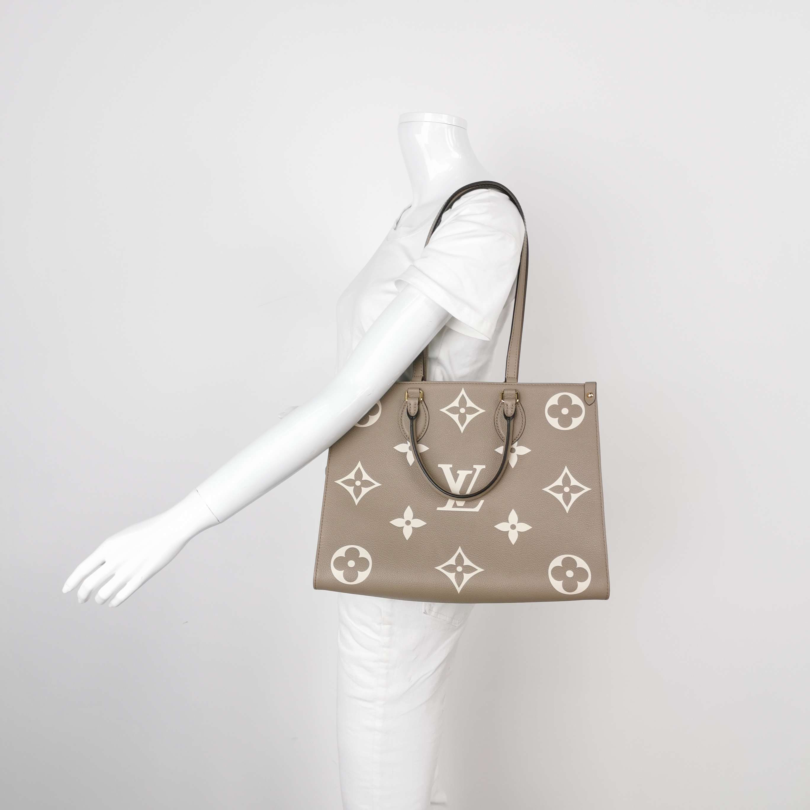 Louis Vuitton(LV) OnTheGo Tote Bicolor Monogram Empreinte Giant MM — alternate view