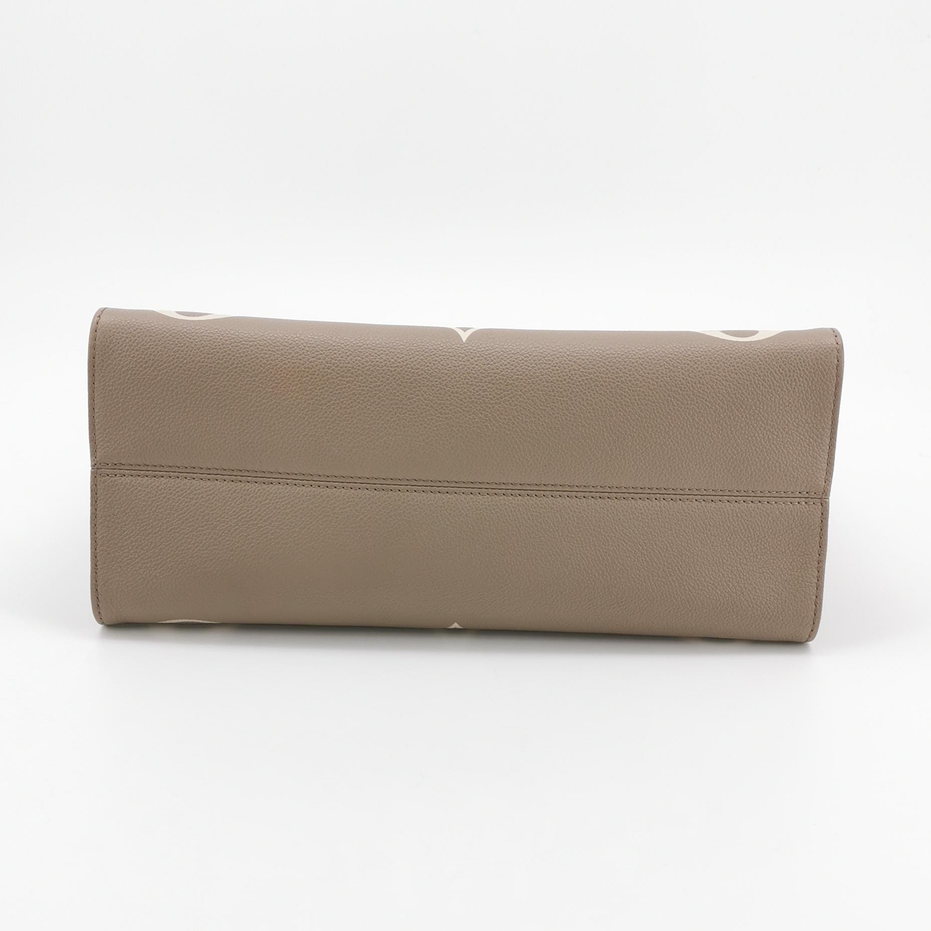 Louis Vuitton(LV) OnTheGo Tote Bicolor Monogram Empreinte Giant MM — photo 6 of 15