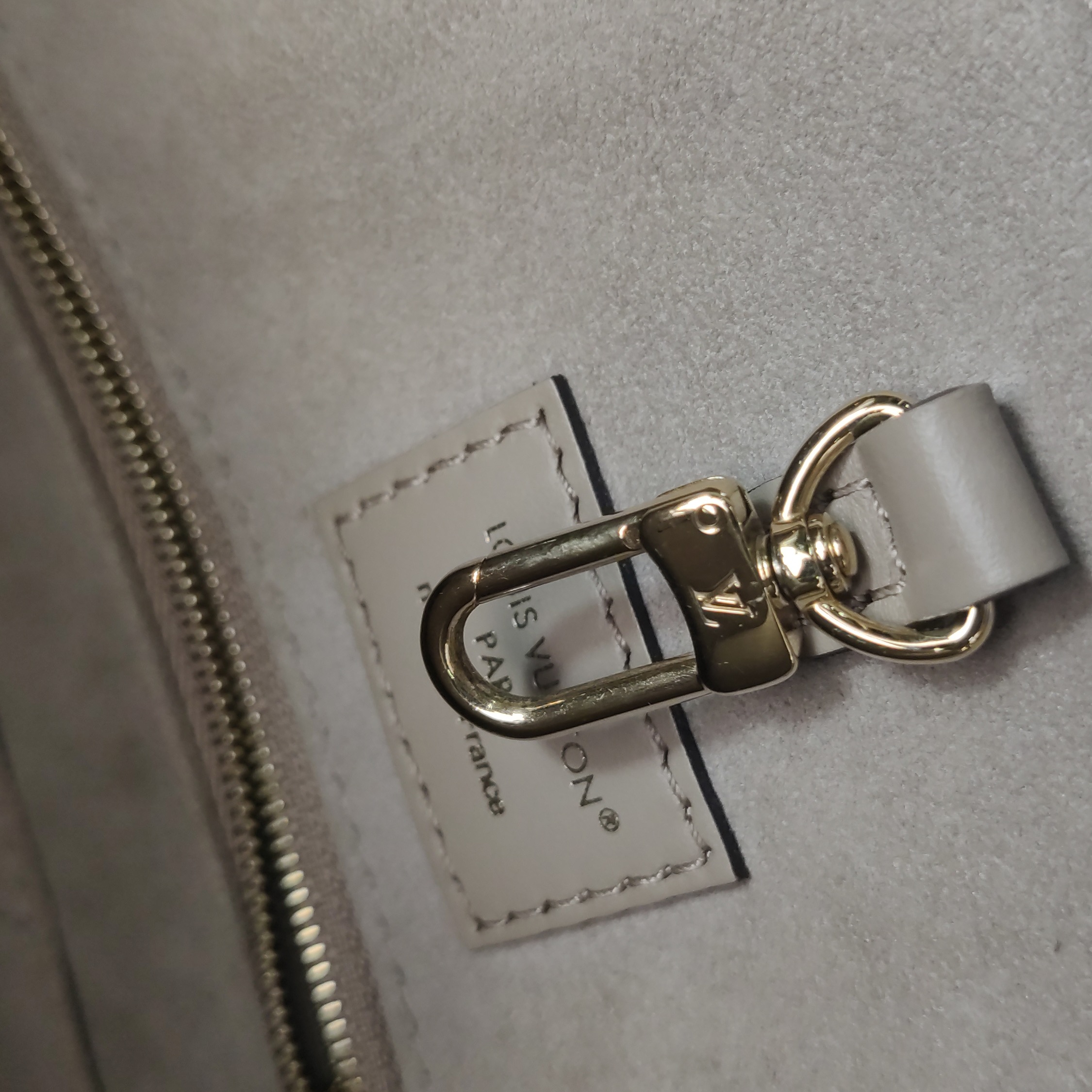 Louis Vuitton(LV) OnTheGo Tote Bicolor Monogram Empreinte Giant MM — photo 10 of 15