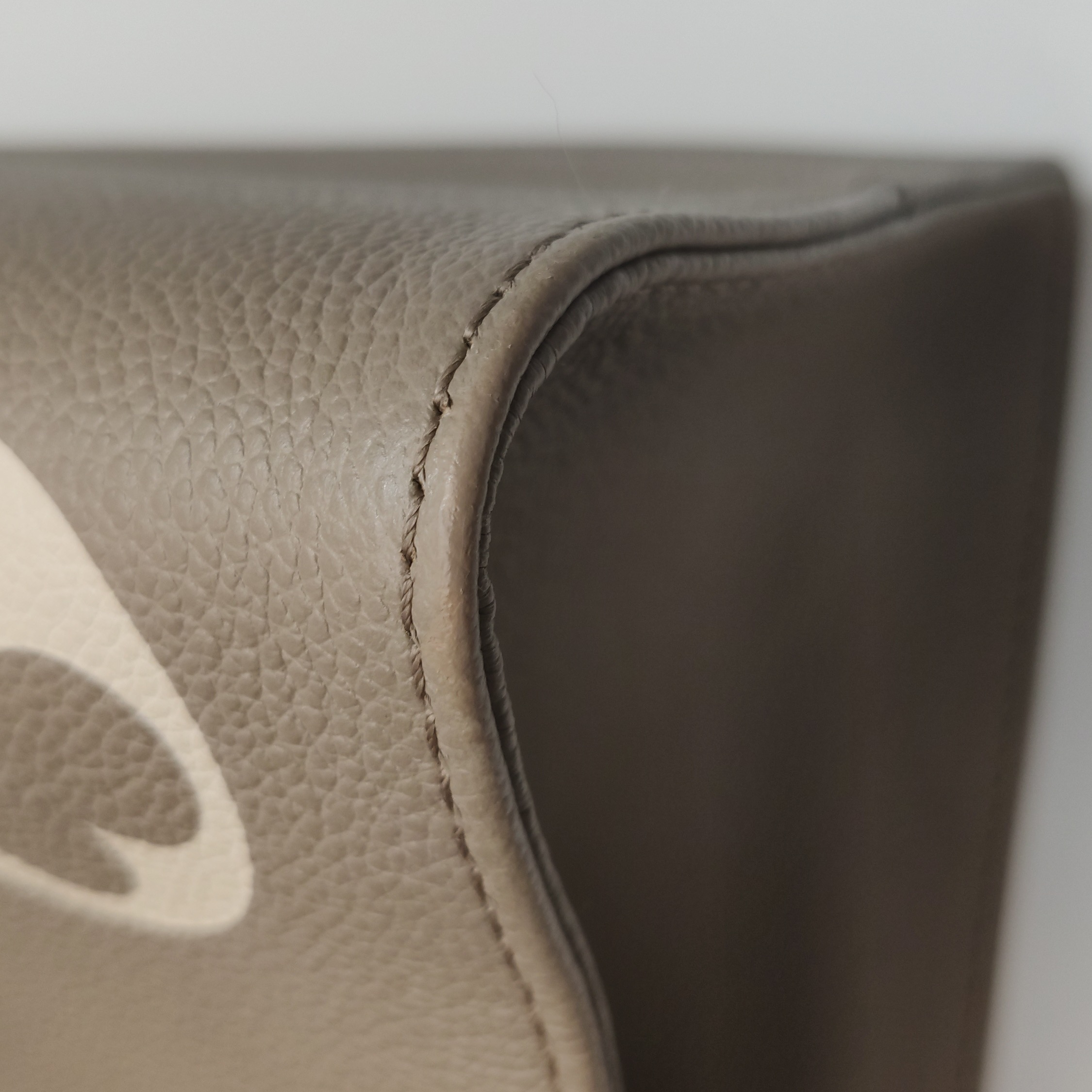 Louis Vuitton(LV) OnTheGo Tote Bicolor Monogram Empreinte Giant MM — photo 14 of 15