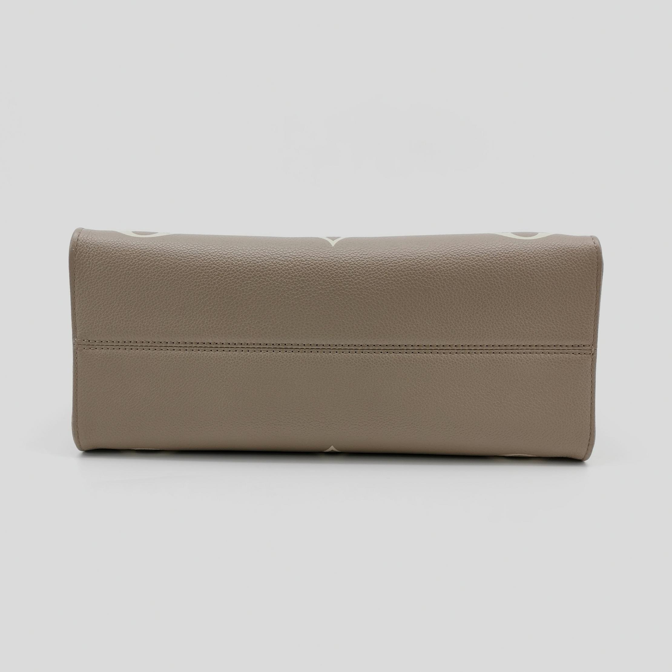 Louis Vuitton(LV) OnTheGo Tote Bicolor Monogram Empreinte Giant MM — photo 6 of 14