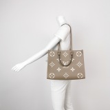 Louis Vuitton(LV) OnTheGo Tote Bicolor Monogram Empreinte Giant MM — thumbnail 2
