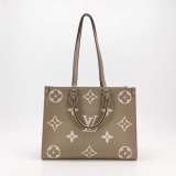 Louis Vuitton(LV) OnTheGo Tote Bicolor Monogram Empreinte Giant MM — thumbnail 3