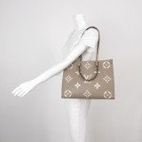 Louis Vuitton(LV) OnTheGo Tote Bicolor Monogram Empreinte Giant MM — thumbnail 2